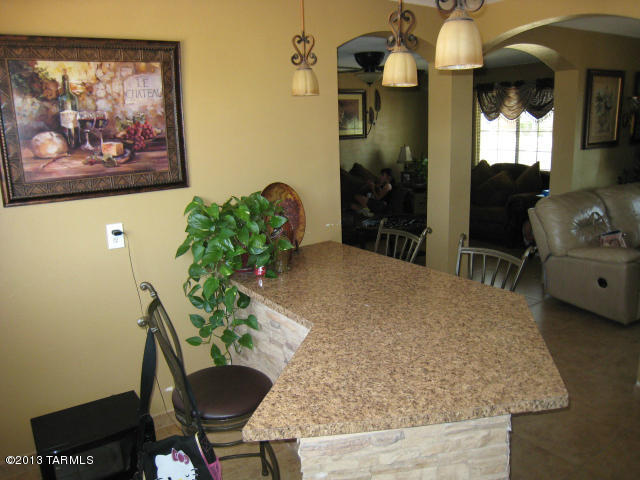 958 W Calle Alvord