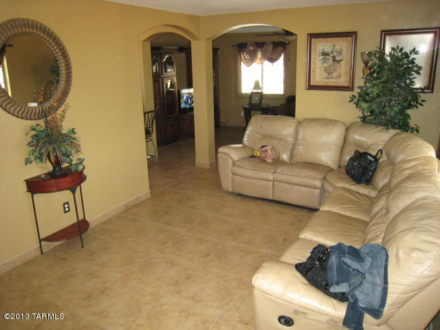 958 W Calle Alvord