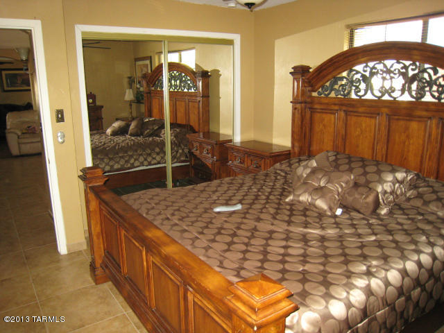 958 W Calle Alvord