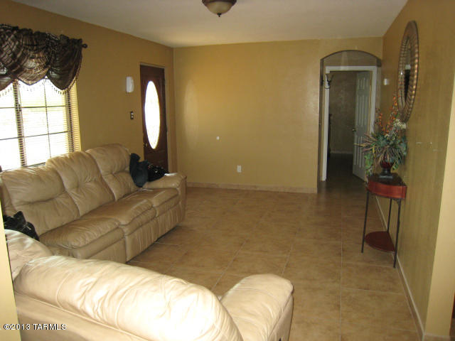 958 W Calle Alvord