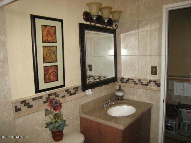 958 W Calle Alvord