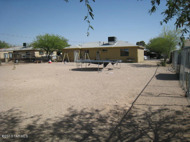 958 W Calle Alvord