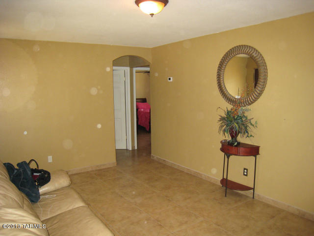 958 W Calle Alvord