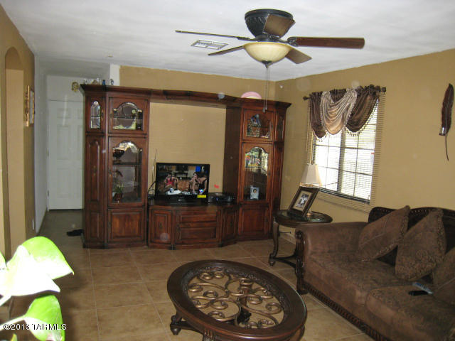 958 W Calle Alvord