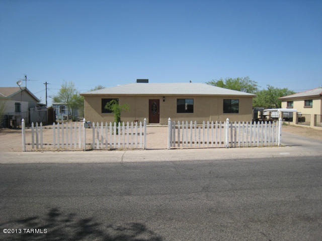 958 W Calle Alvord