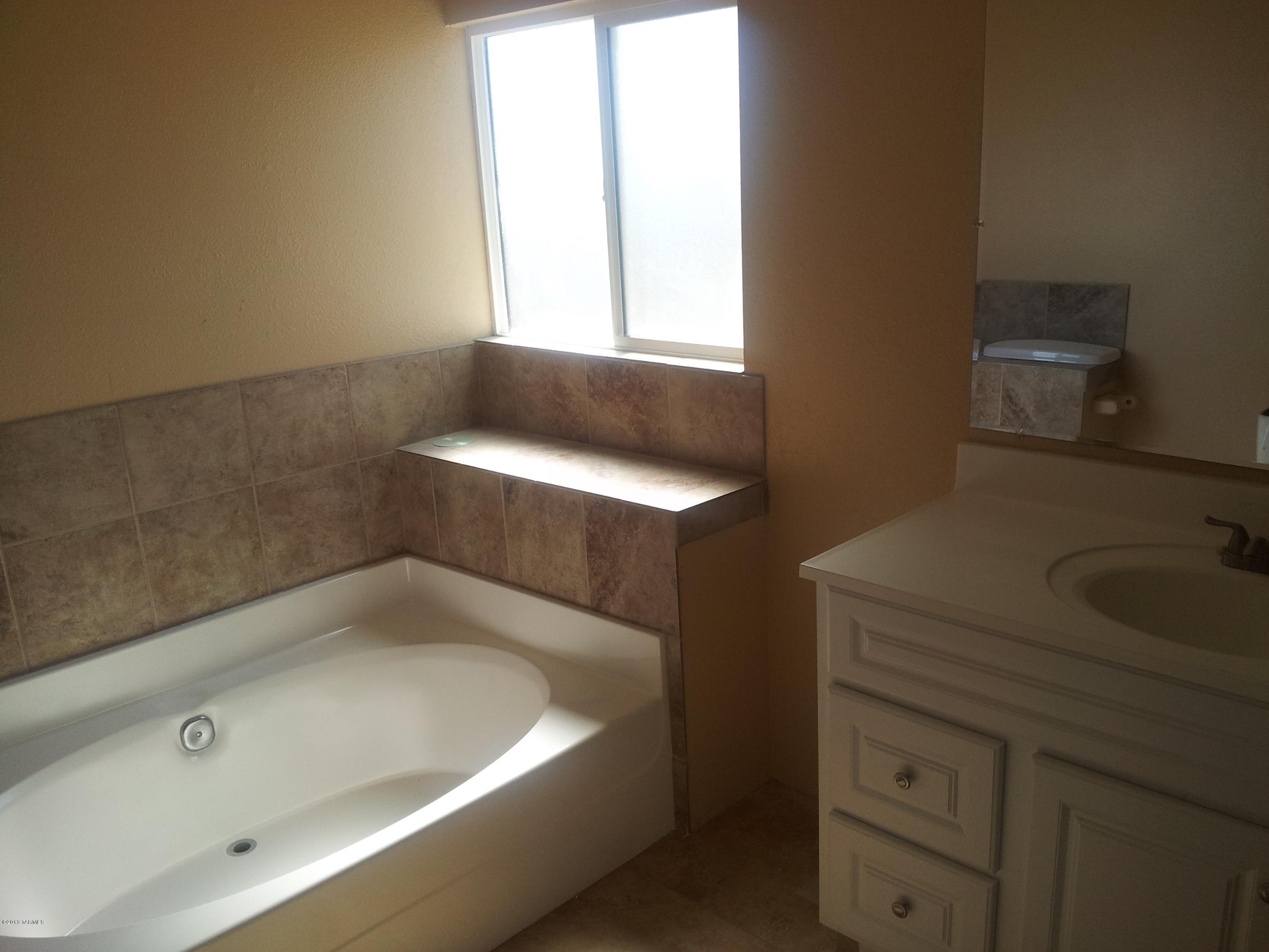 7600 S Calle Del Lago