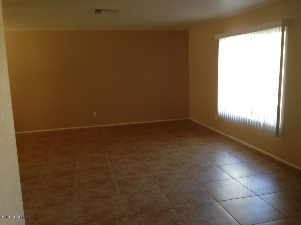 7600 S Calle Del Lago