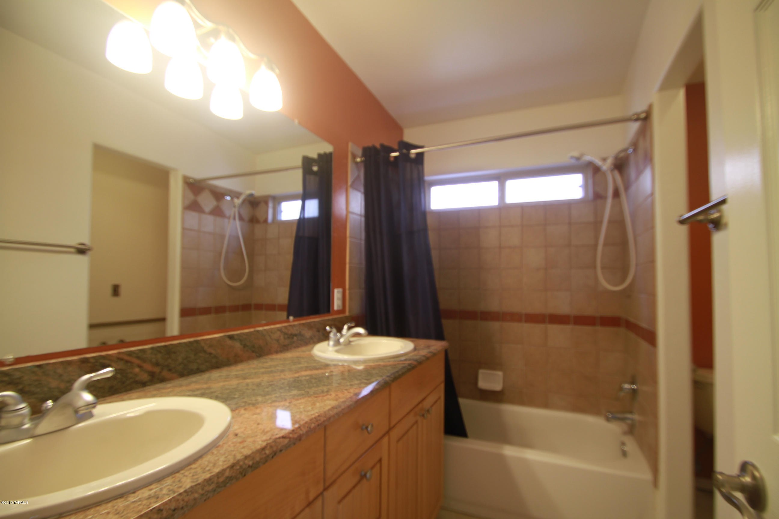 4551 N Camino De Oeste