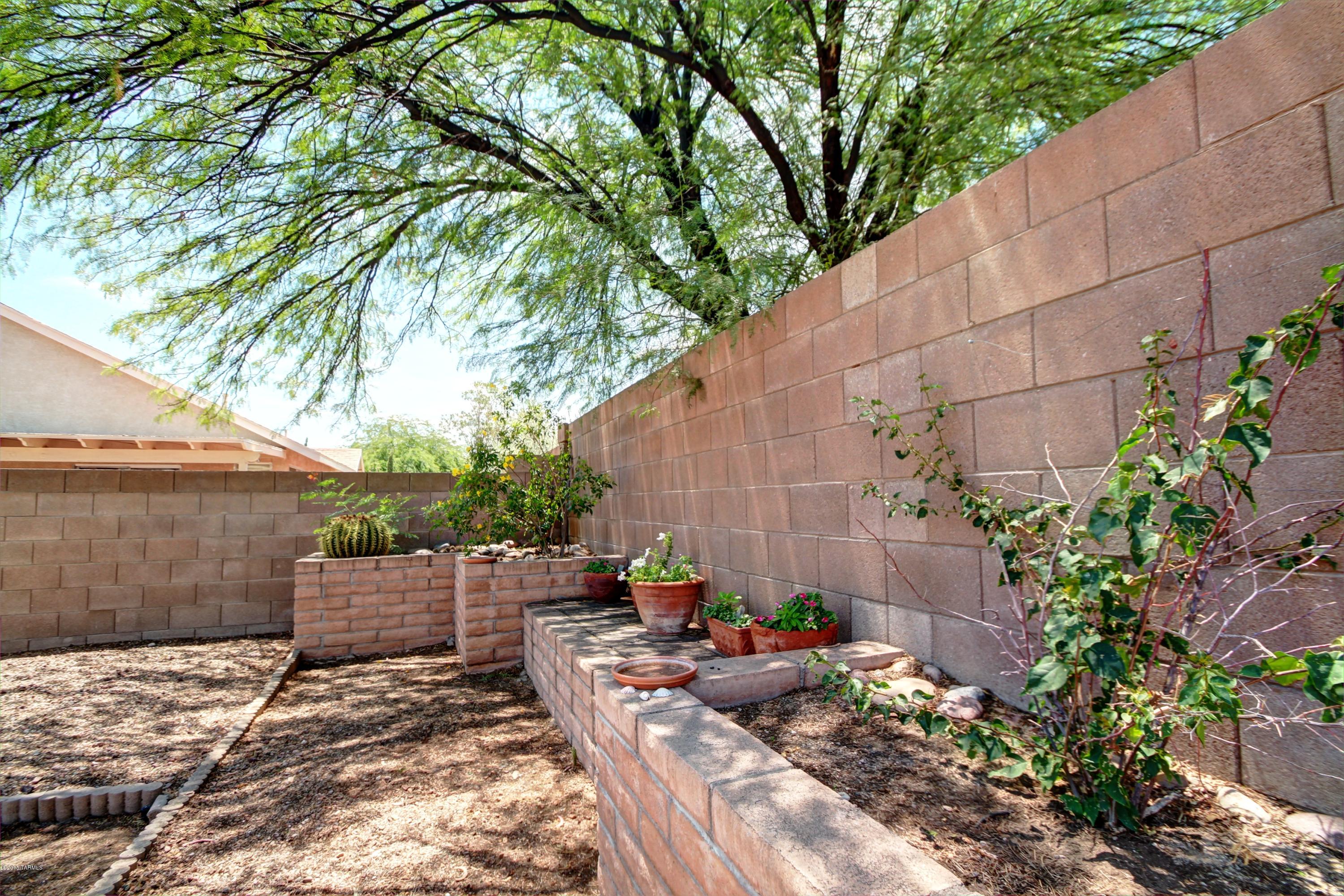 2571 W Ashley Place