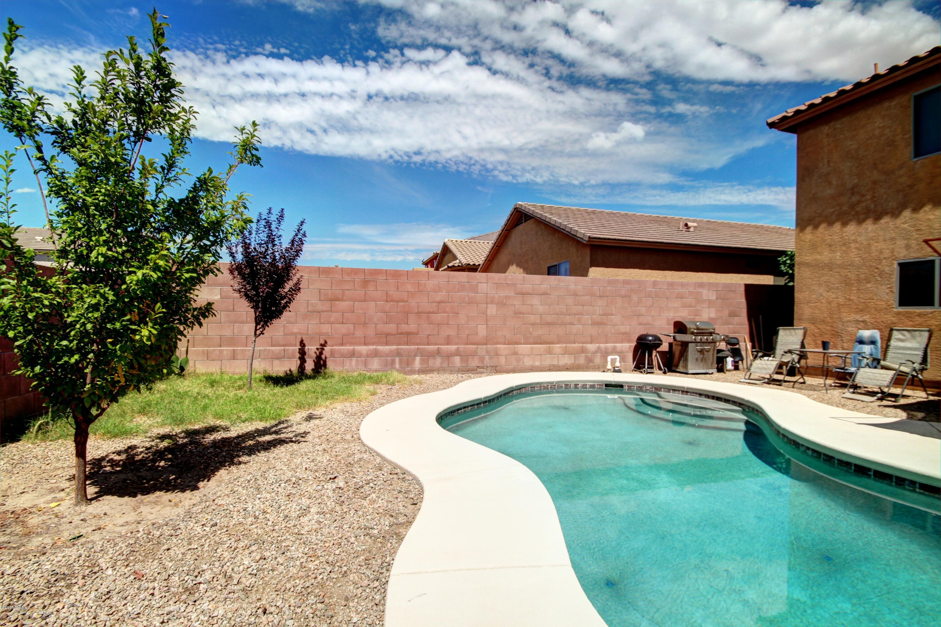 687 W Ash Ridge Drive