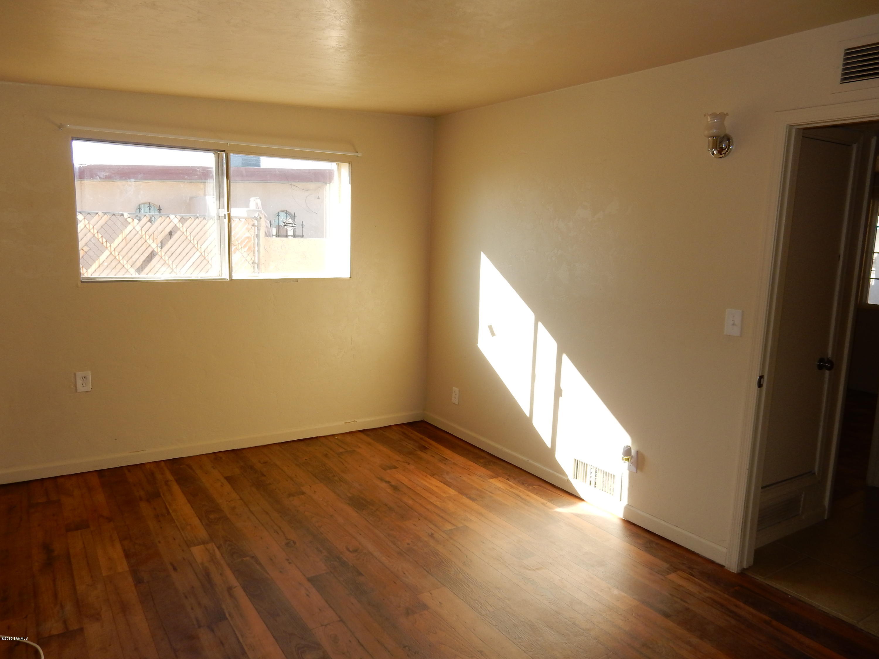 1136 E Garden Loop