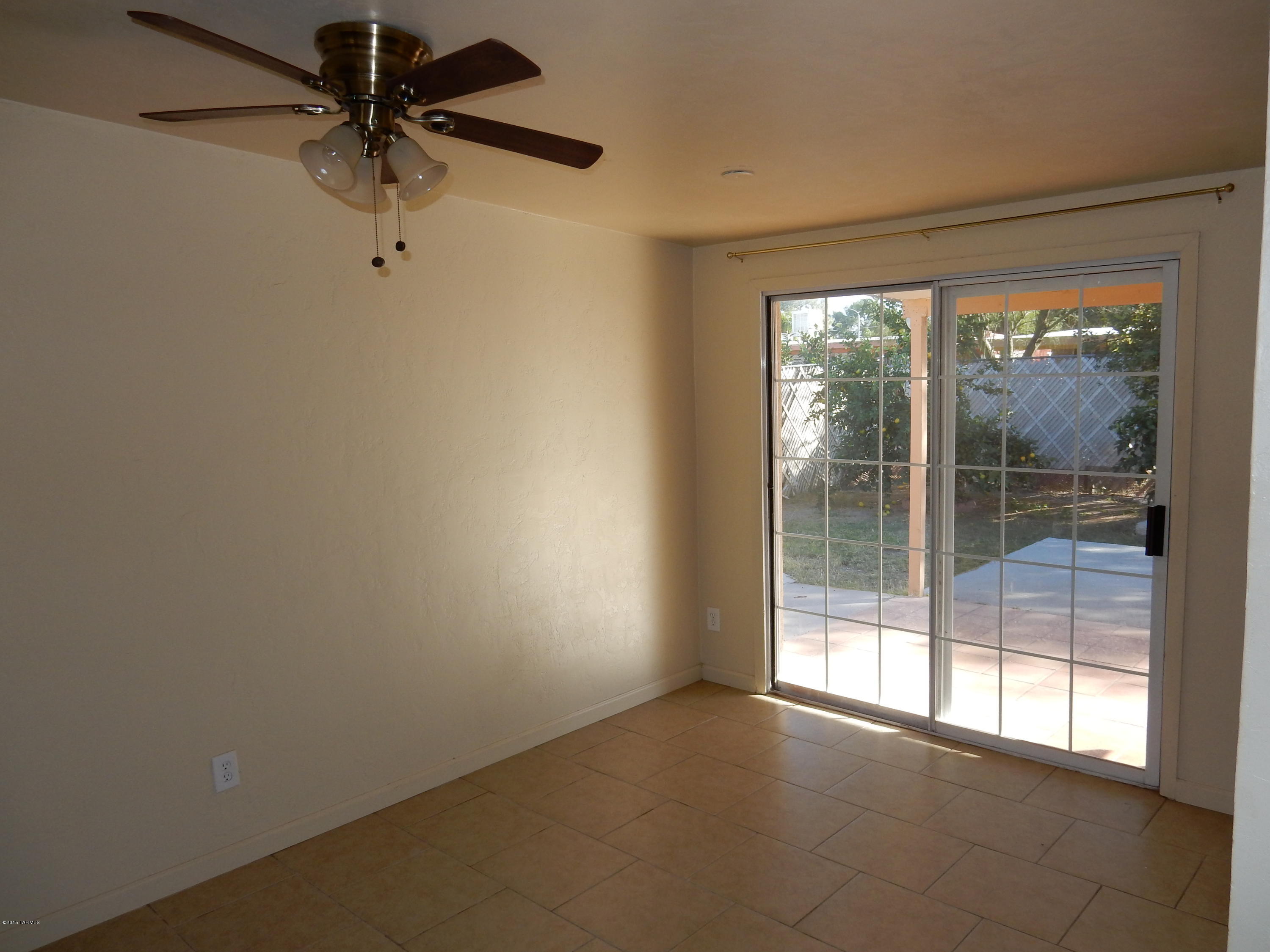 1136 E Garden Loop