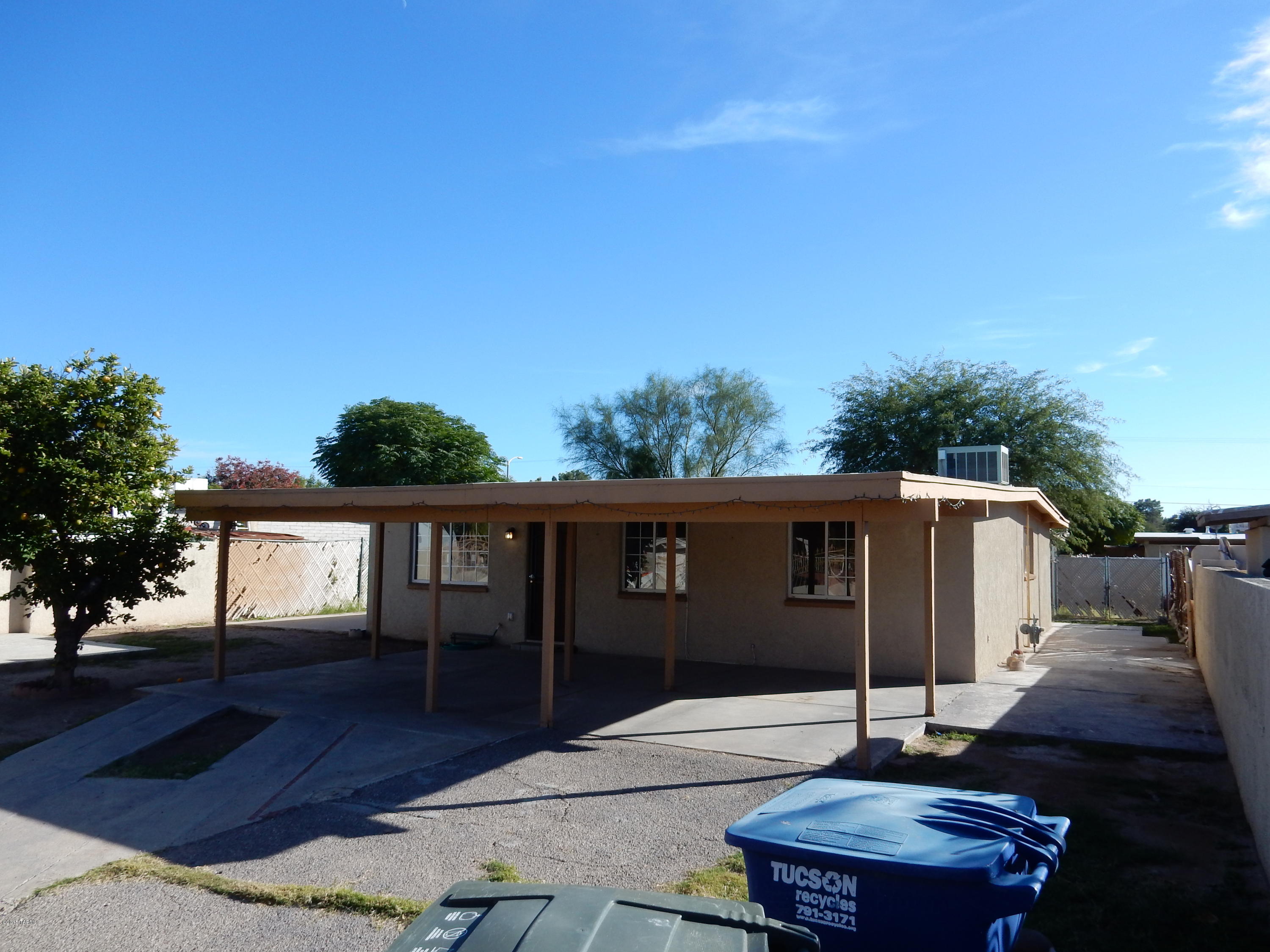1136 E Garden Loop