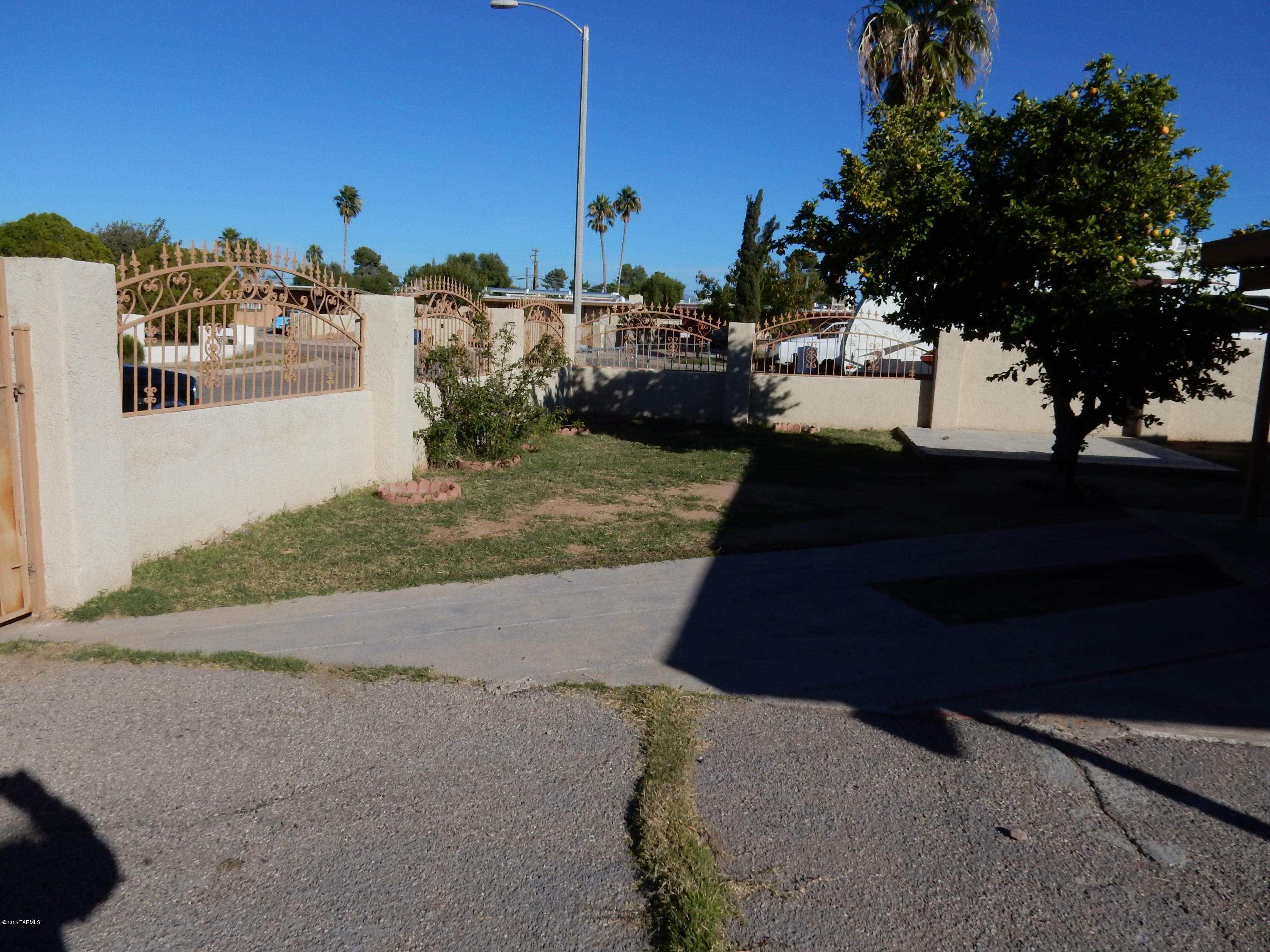 1136 E Garden Loop