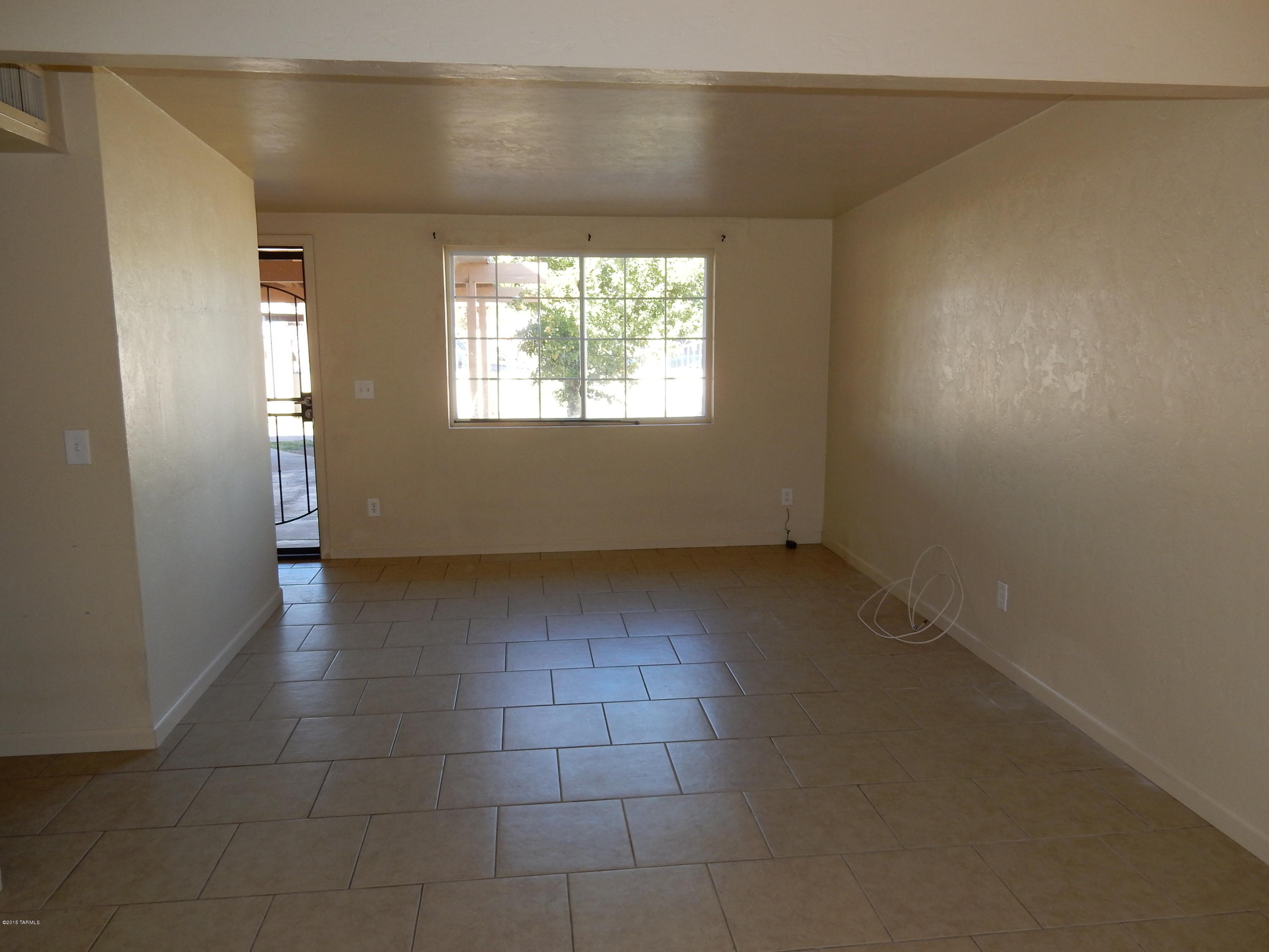 1136 E Garden Loop