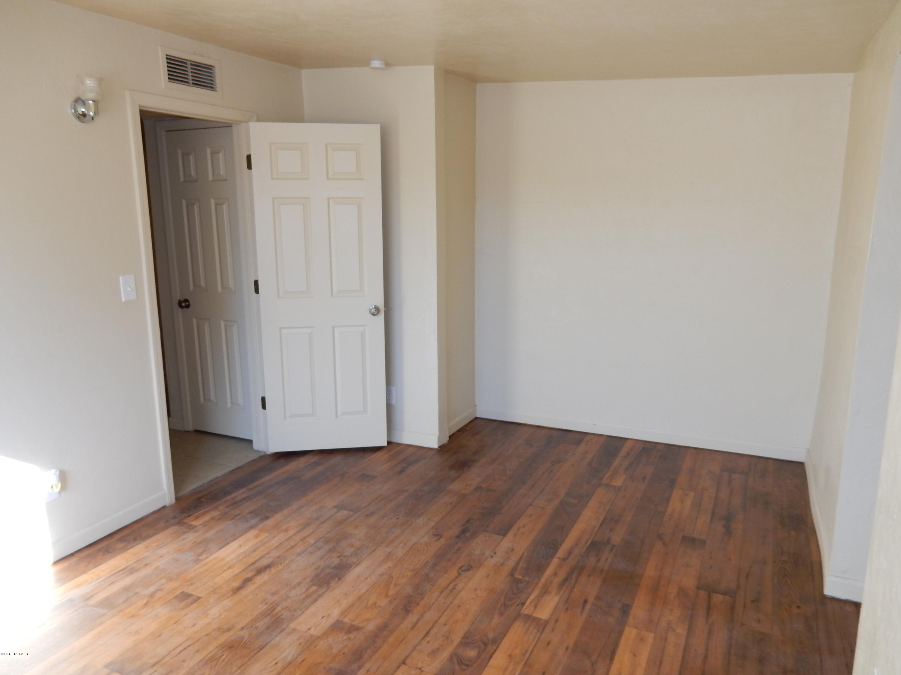 1136 E Garden Loop
