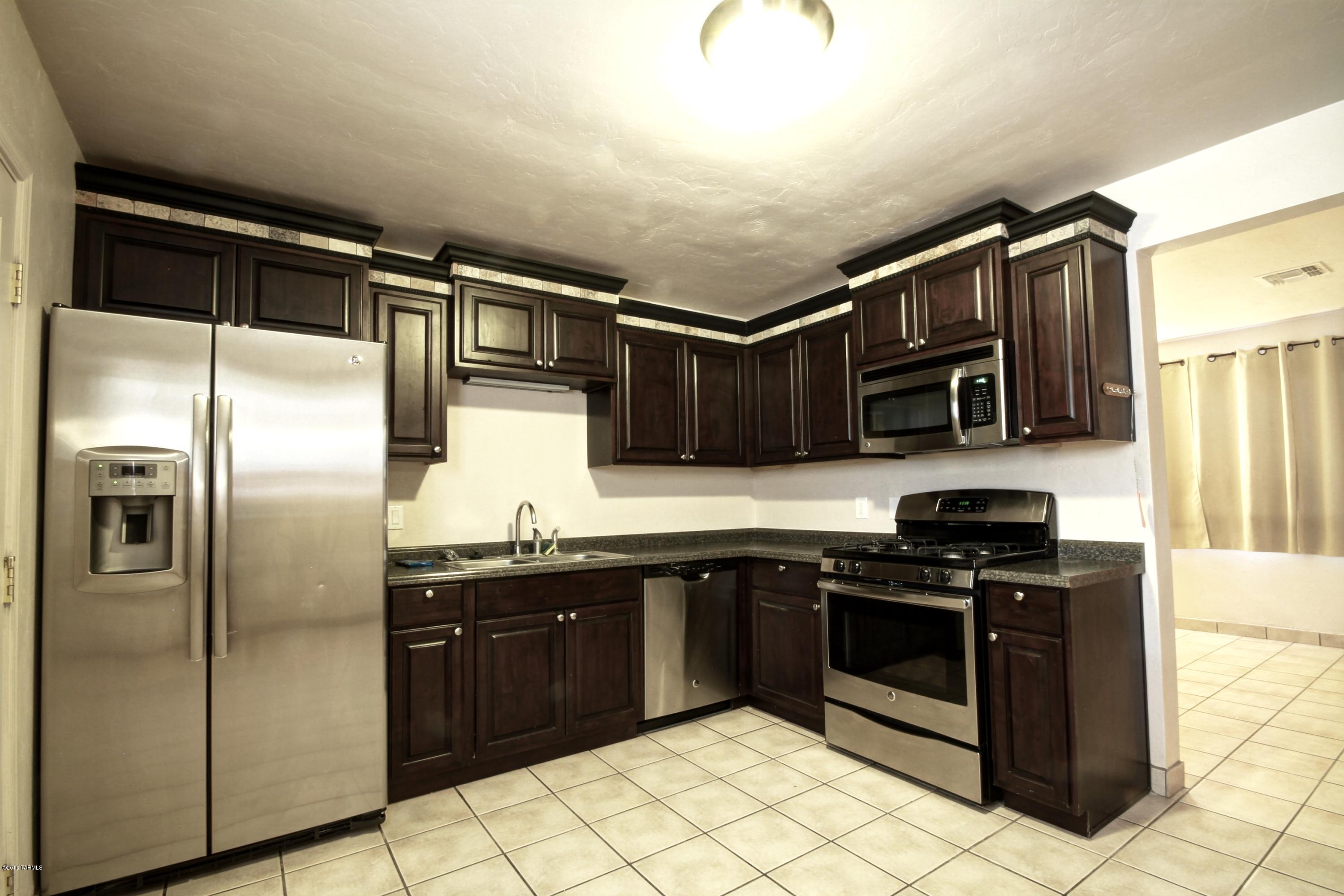601 W Calle Antonia