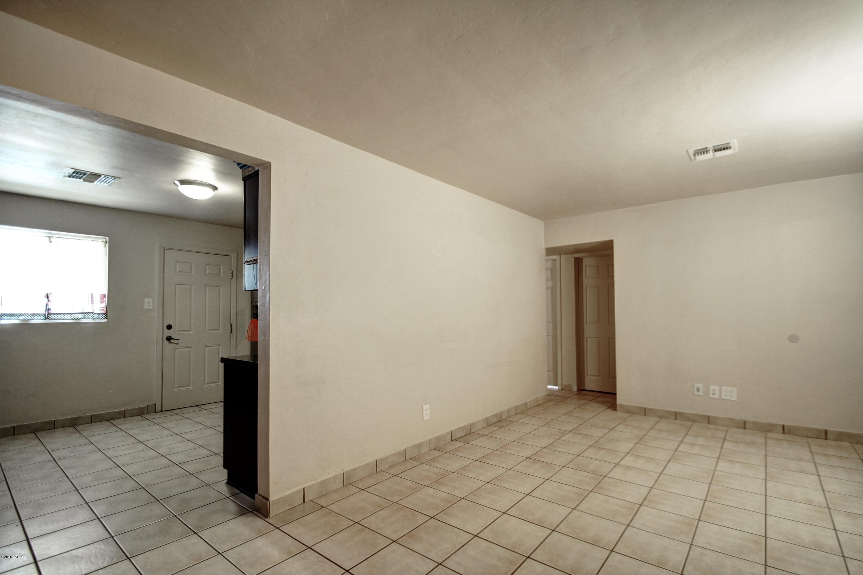 601 W Calle Antonia