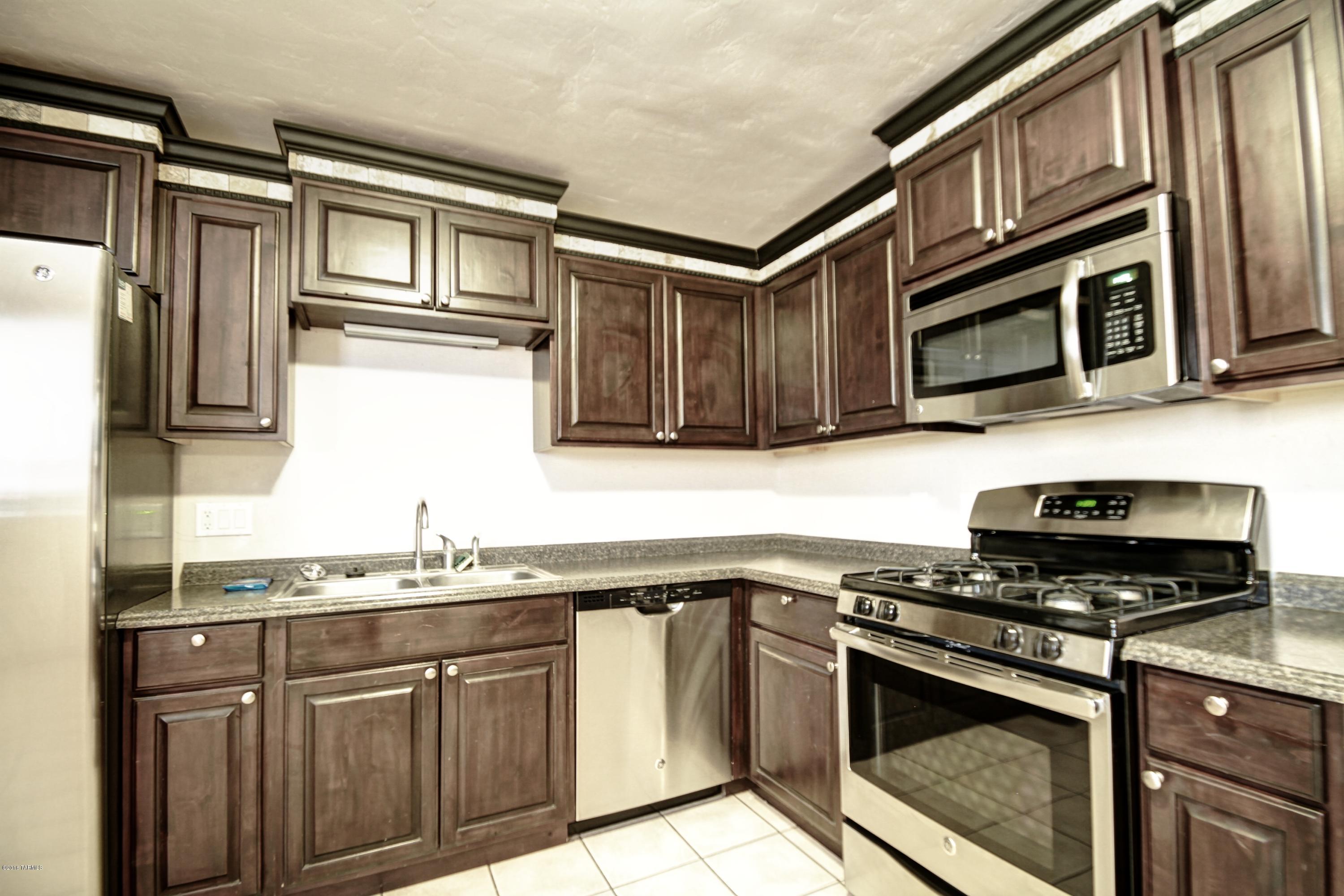 601 W Calle Antonia