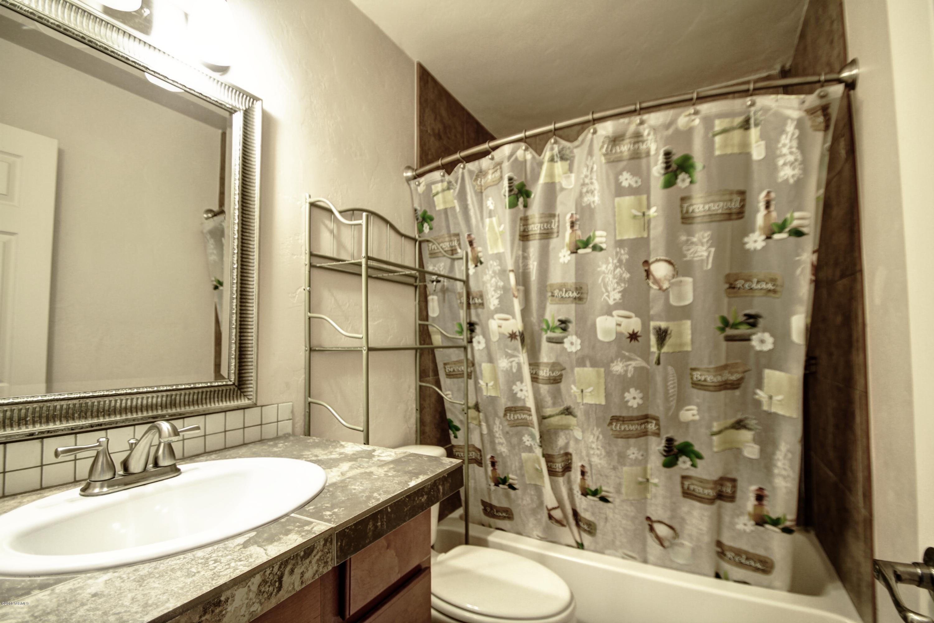 601 W Calle Antonia