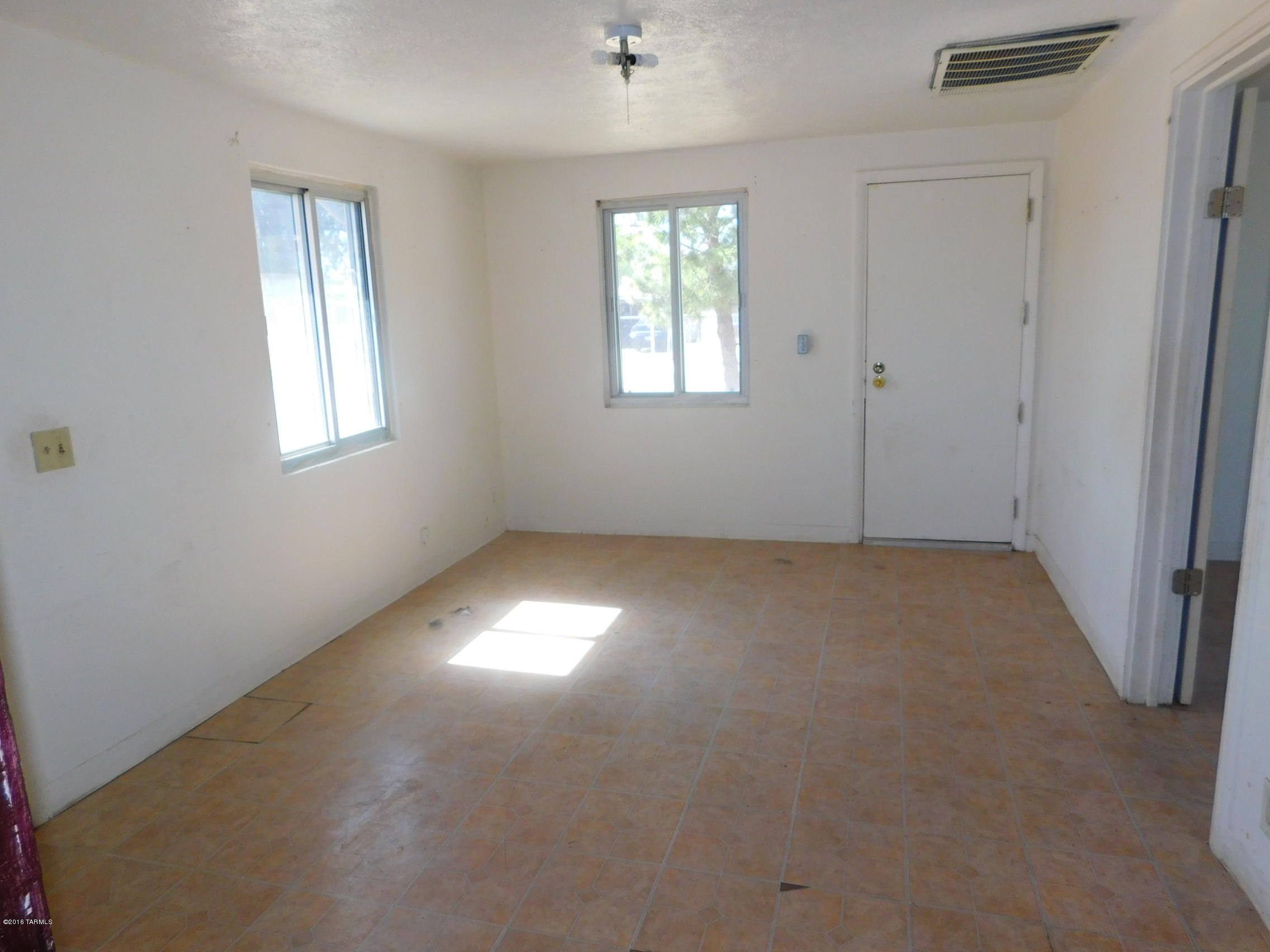 309 E Aircraft Road