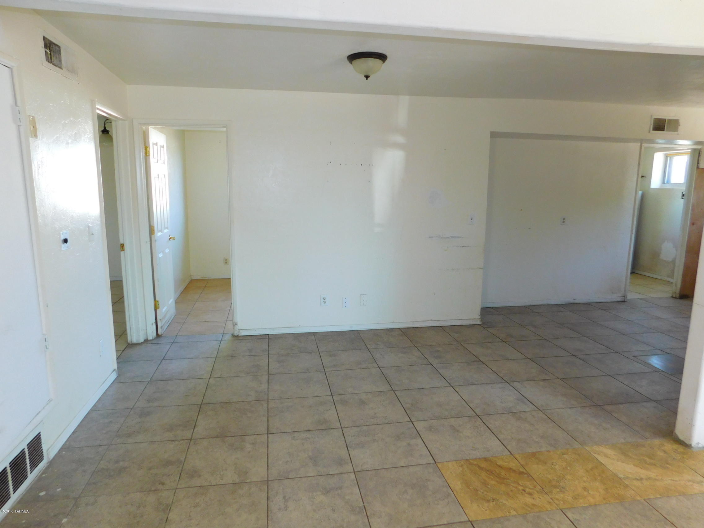 309 E Aircraft Road