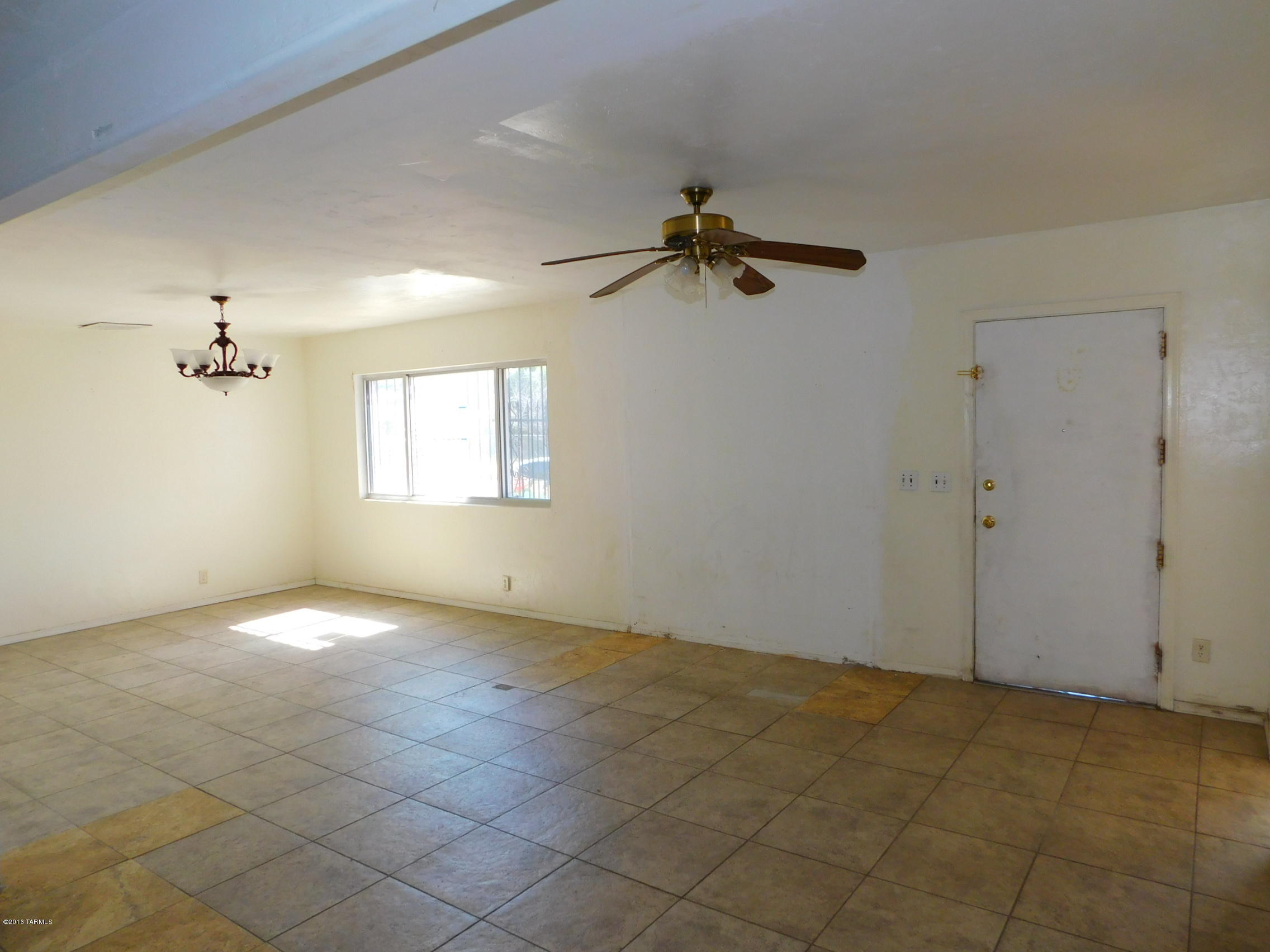 309 E Aircraft Road