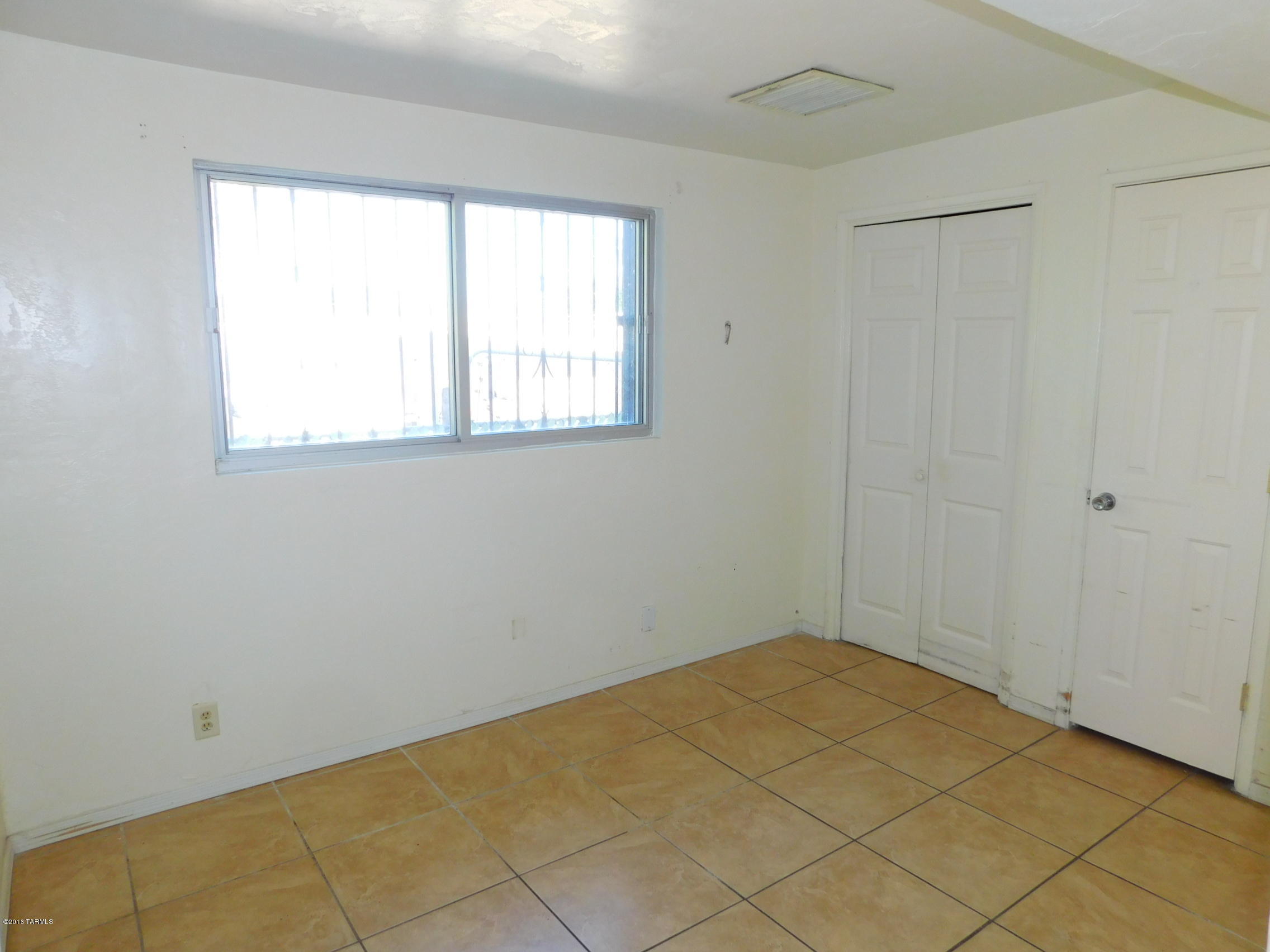 309 E Aircraft Road