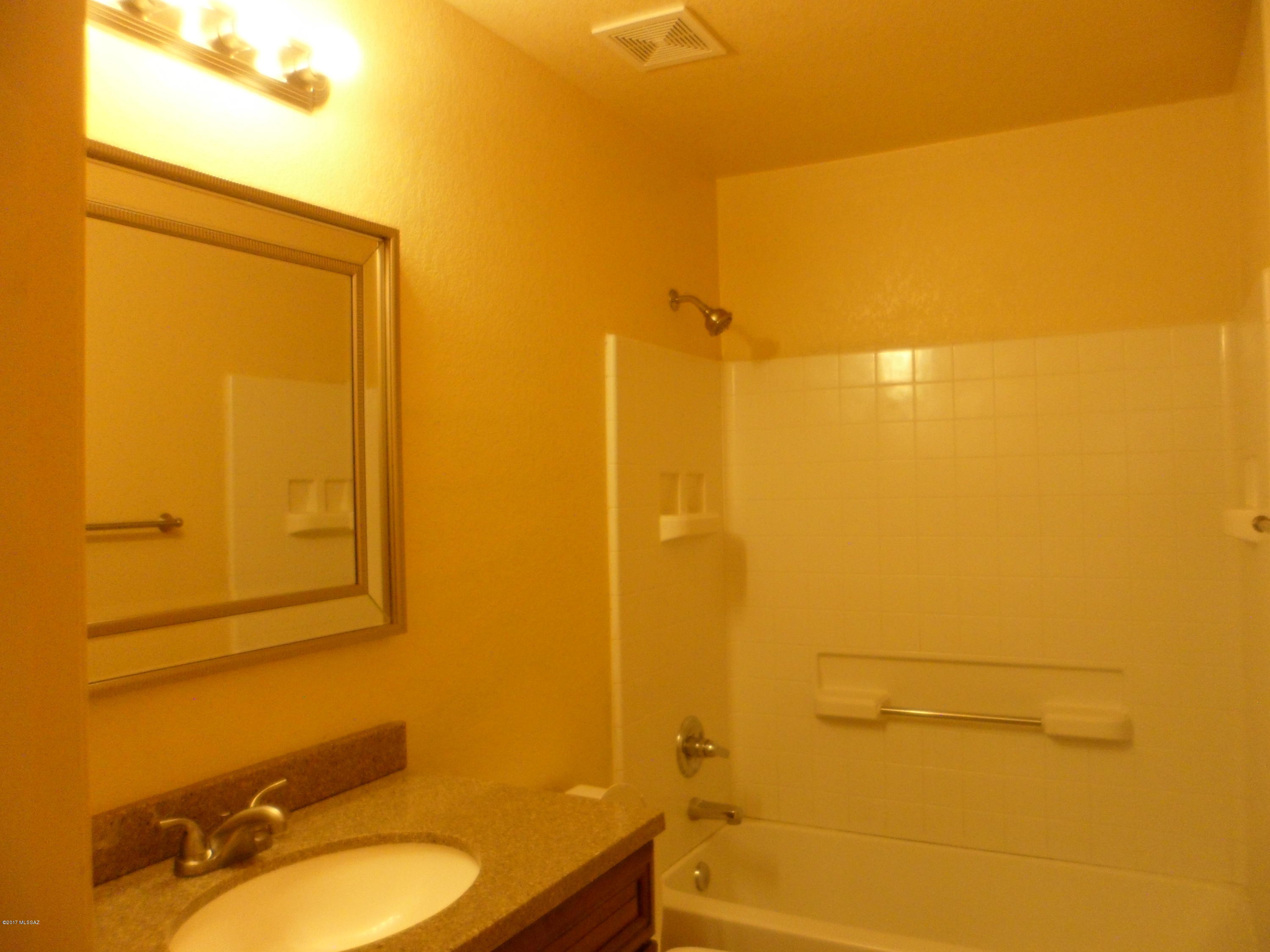 1583 E Los Cabos Place