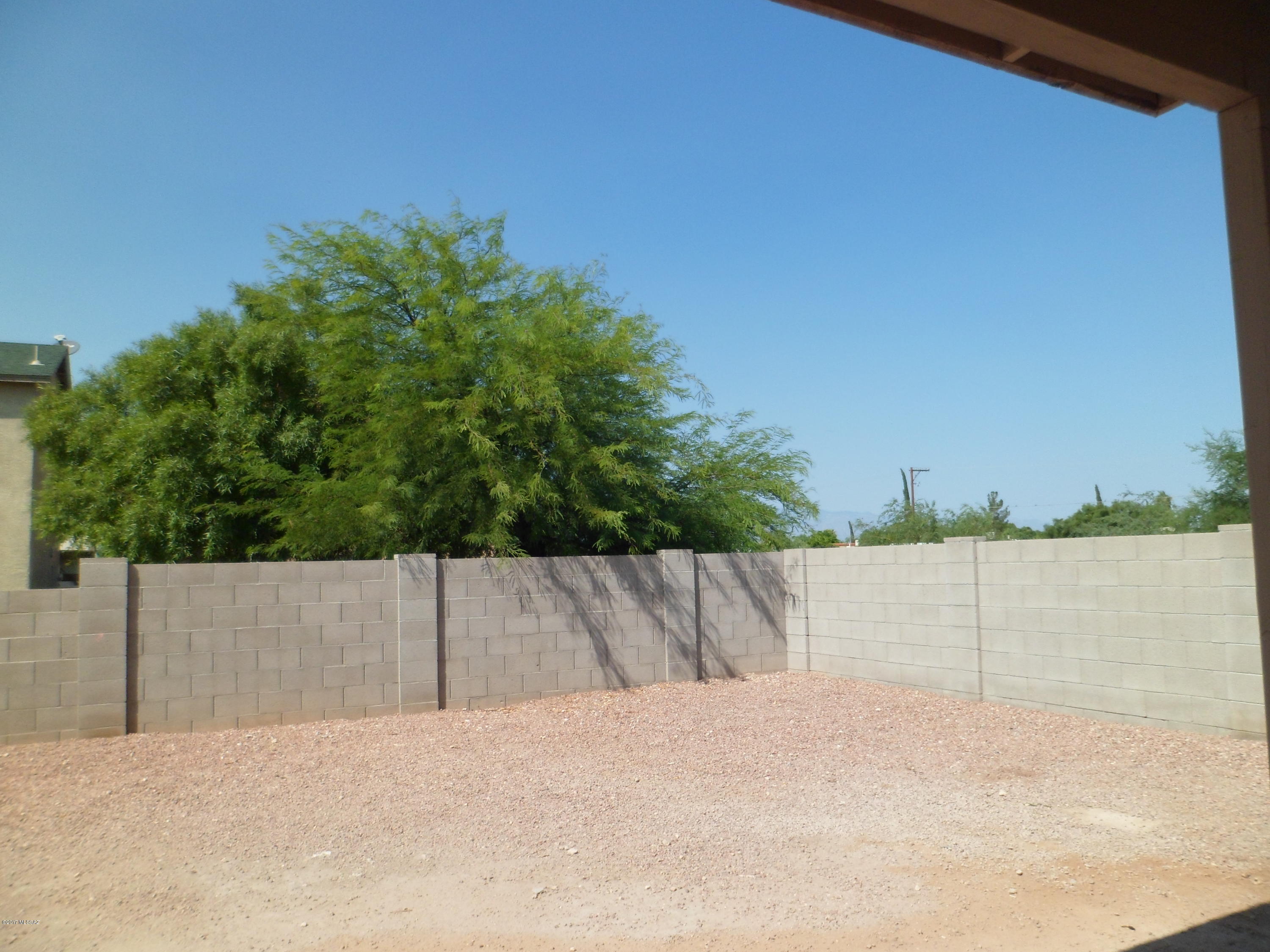 1583 E Los Cabos Place