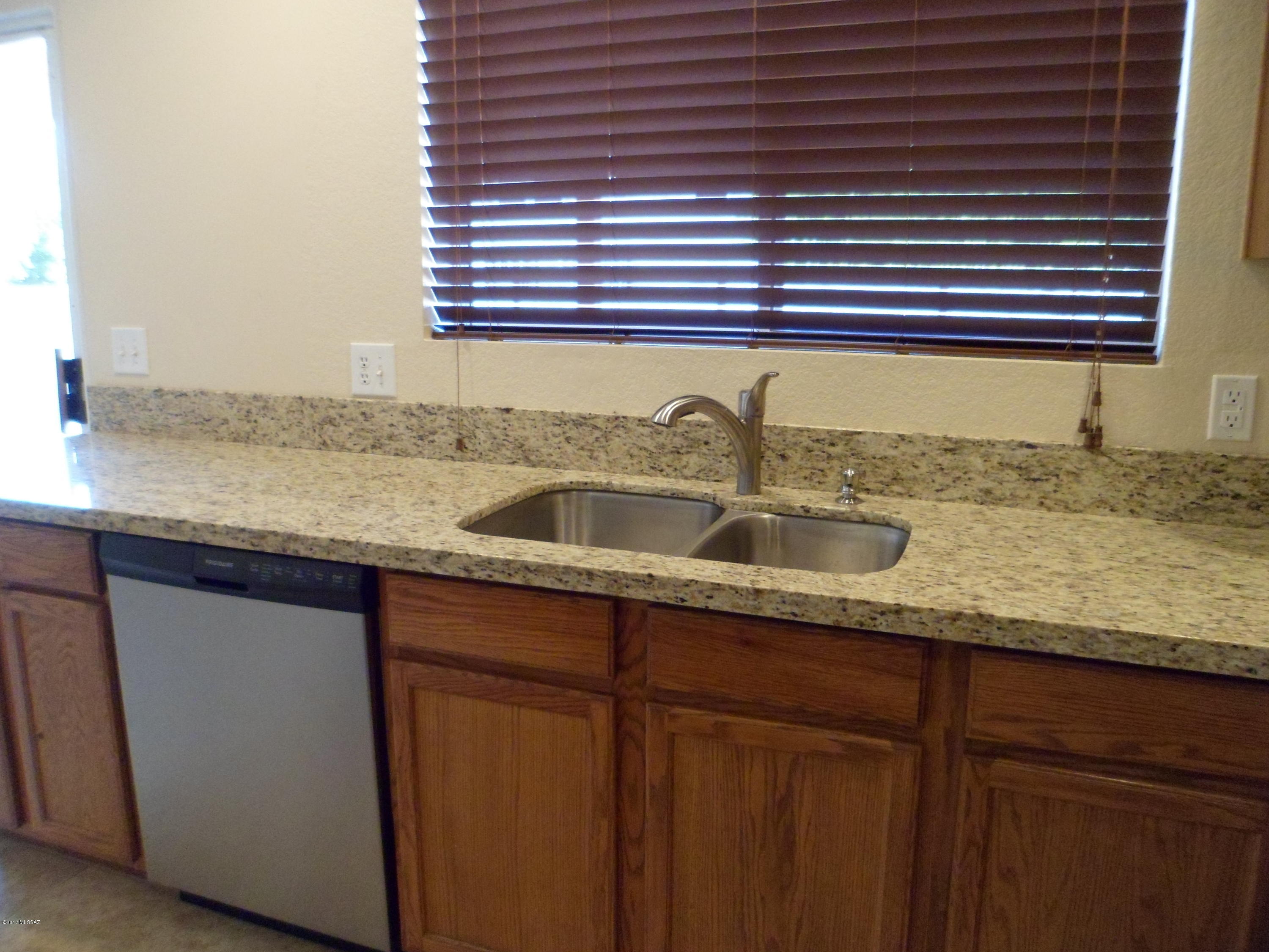 1583 E Los Cabos Place