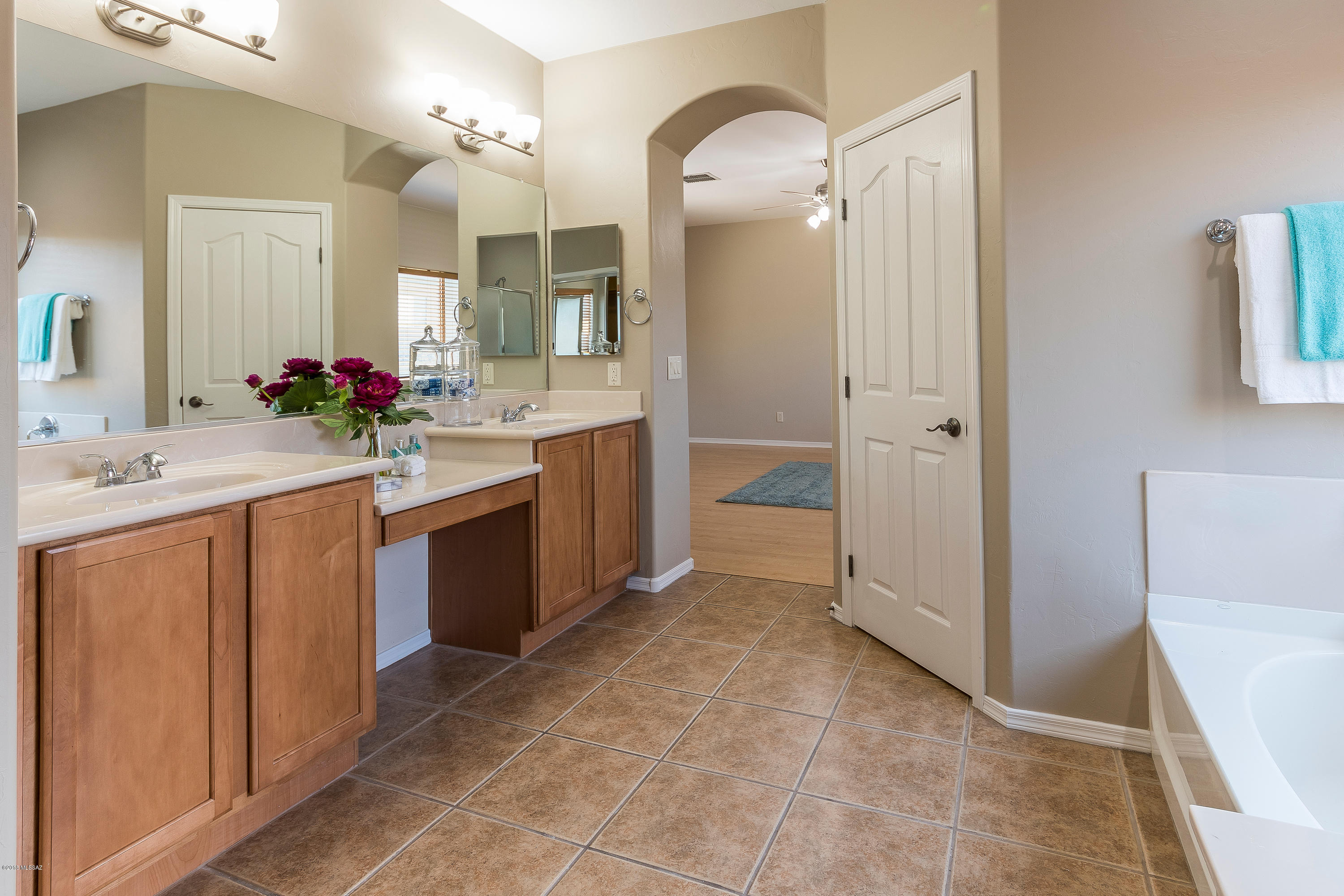 15210 S Via Lago Del Encanto