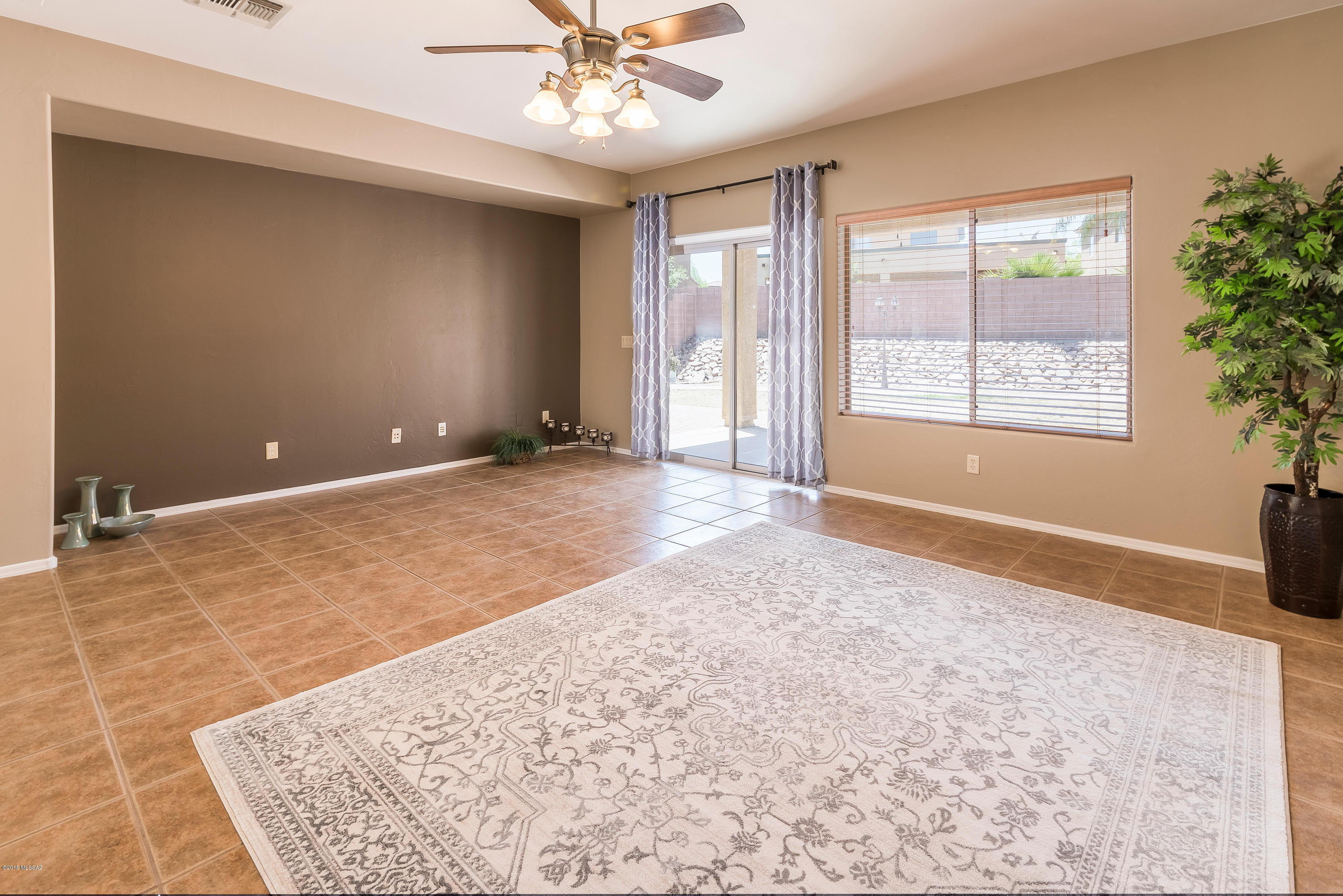 15210 S Via Lago Del Encanto