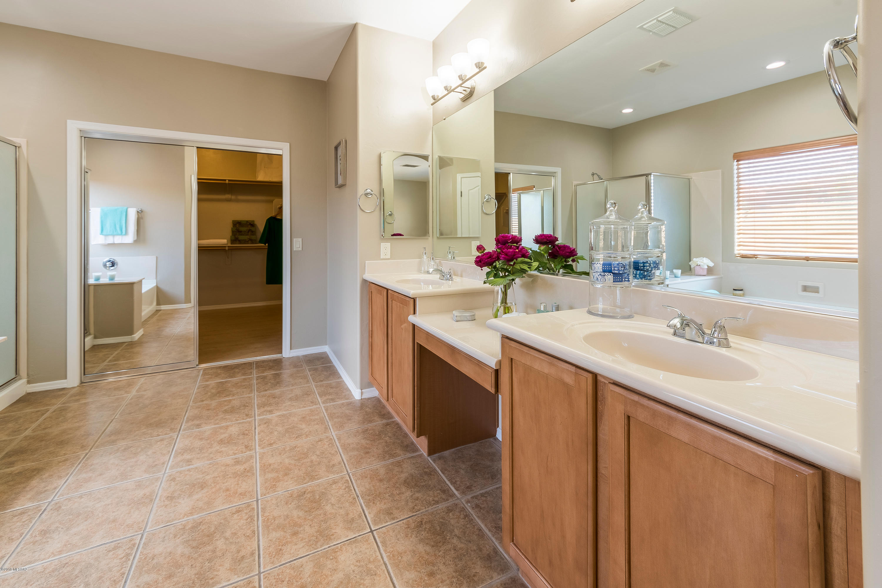 15210 S Via Lago Del Encanto