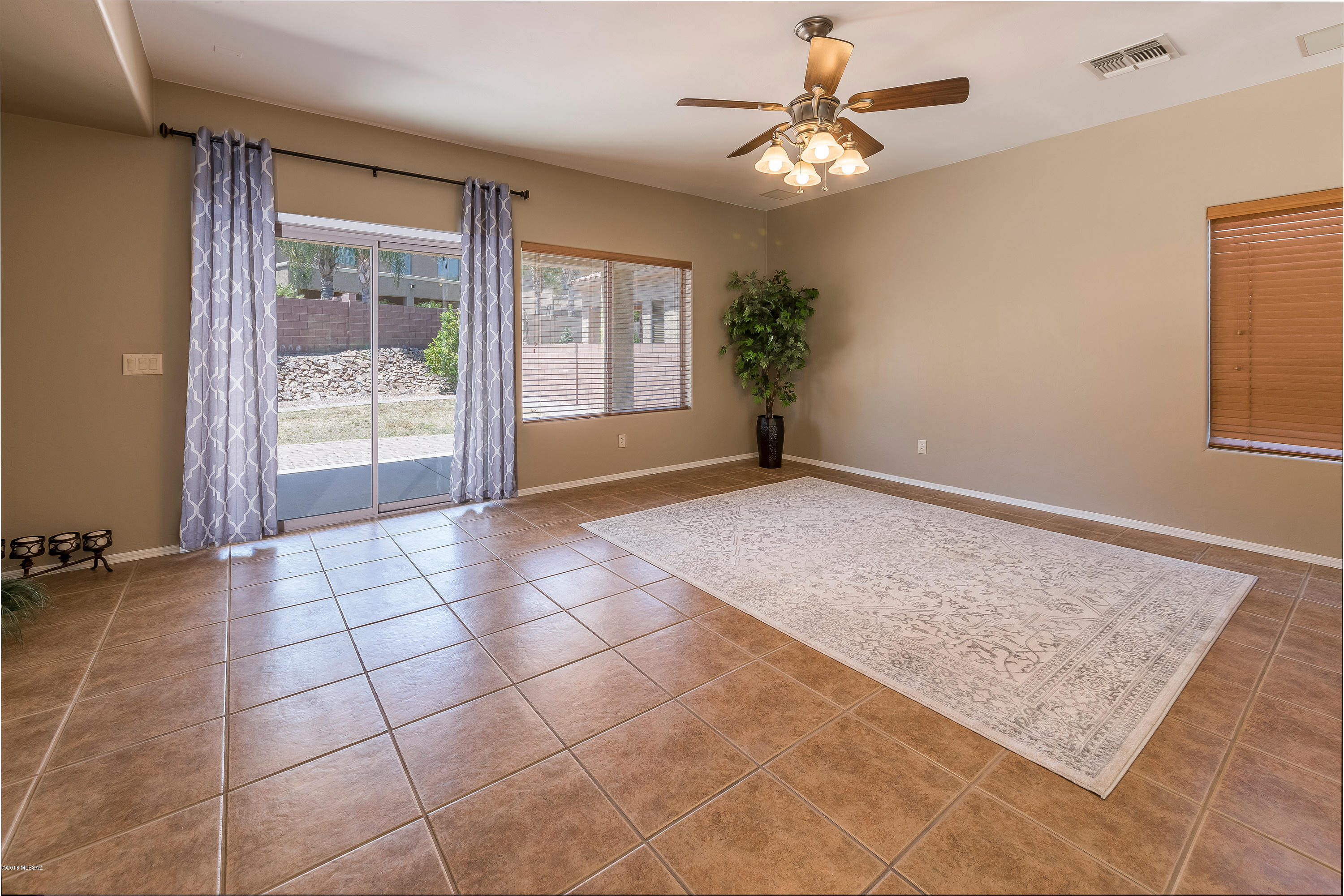 15210 S Via Lago Del Encanto