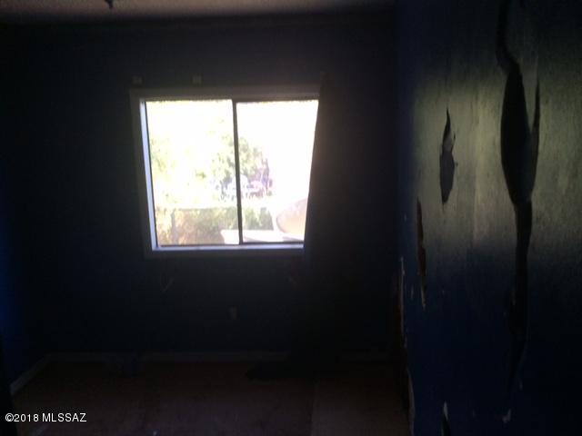 4722 N Brookline Court Unit: 17