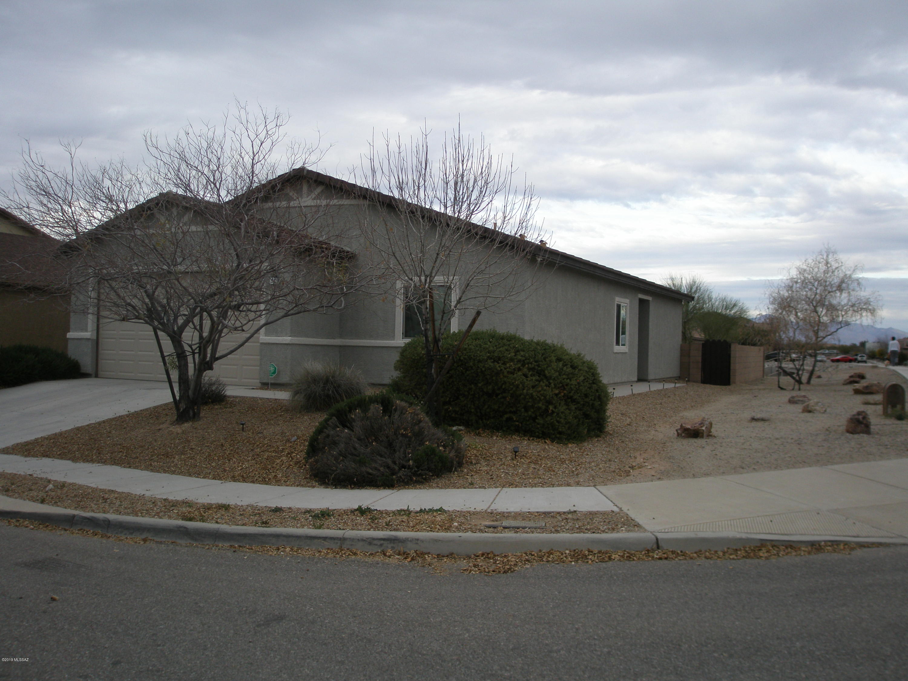 5147 E Kittentails Drive