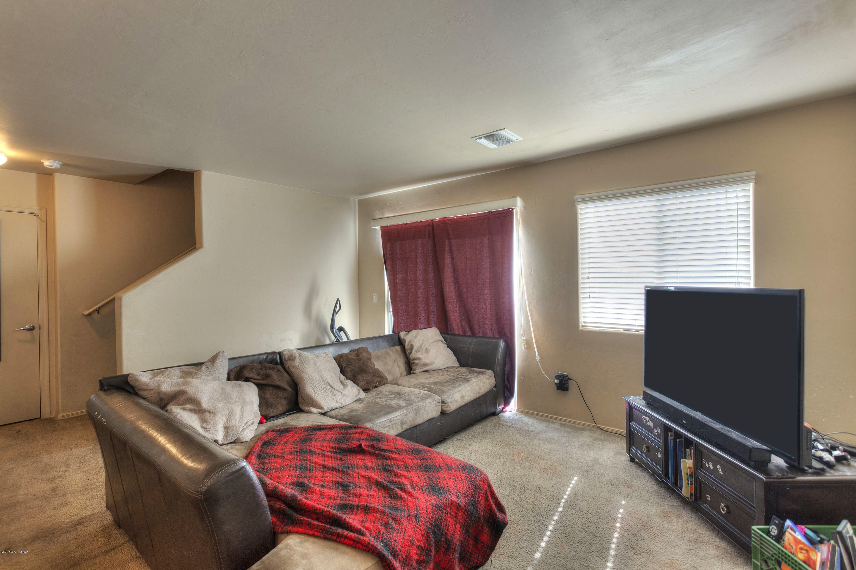 906 E Robert Hansen Drive