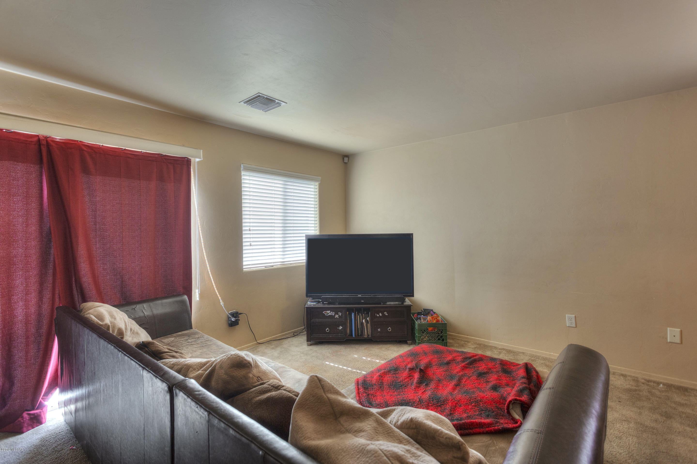 906 E Robert Hansen Drive