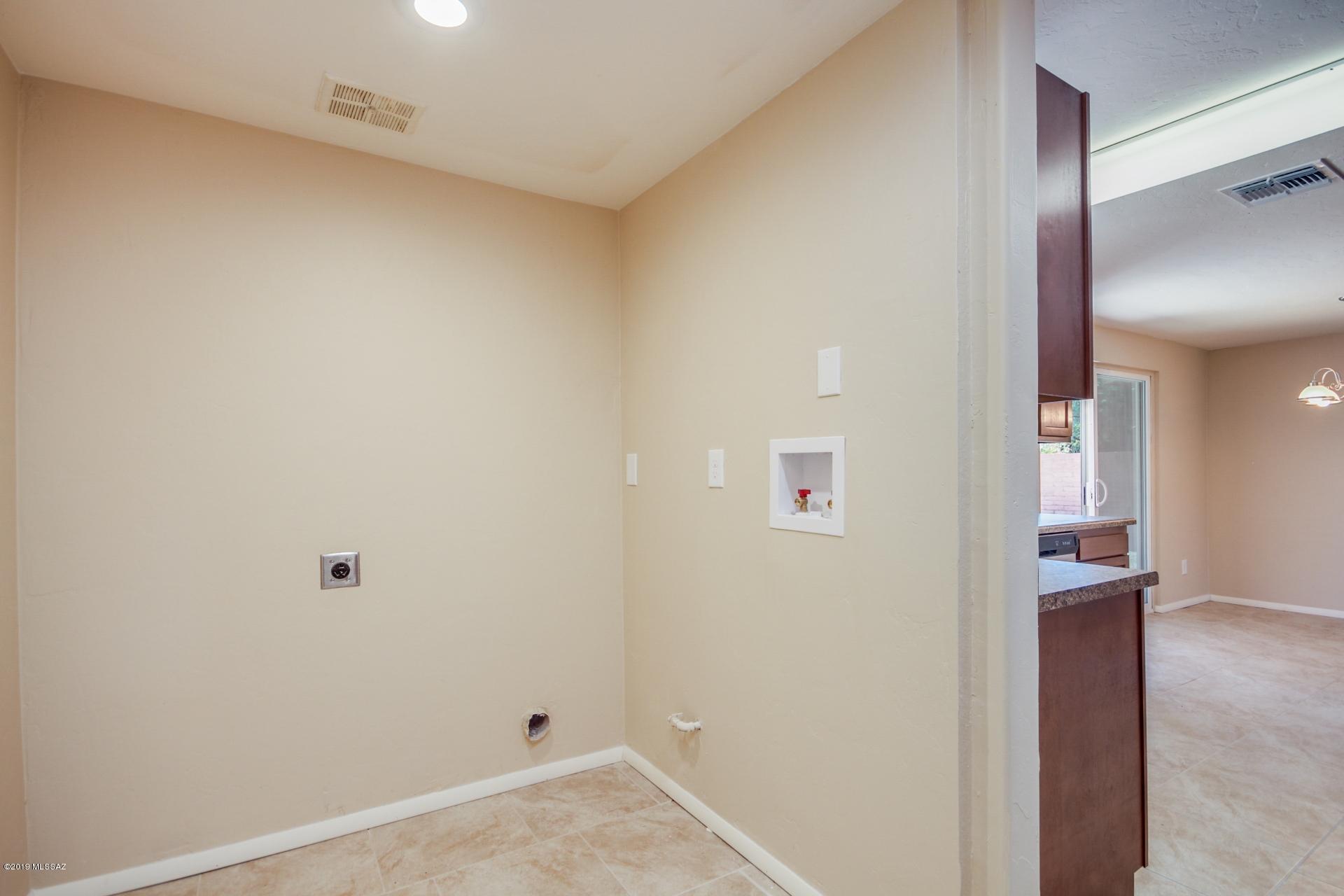 2561 W Vereda Verde