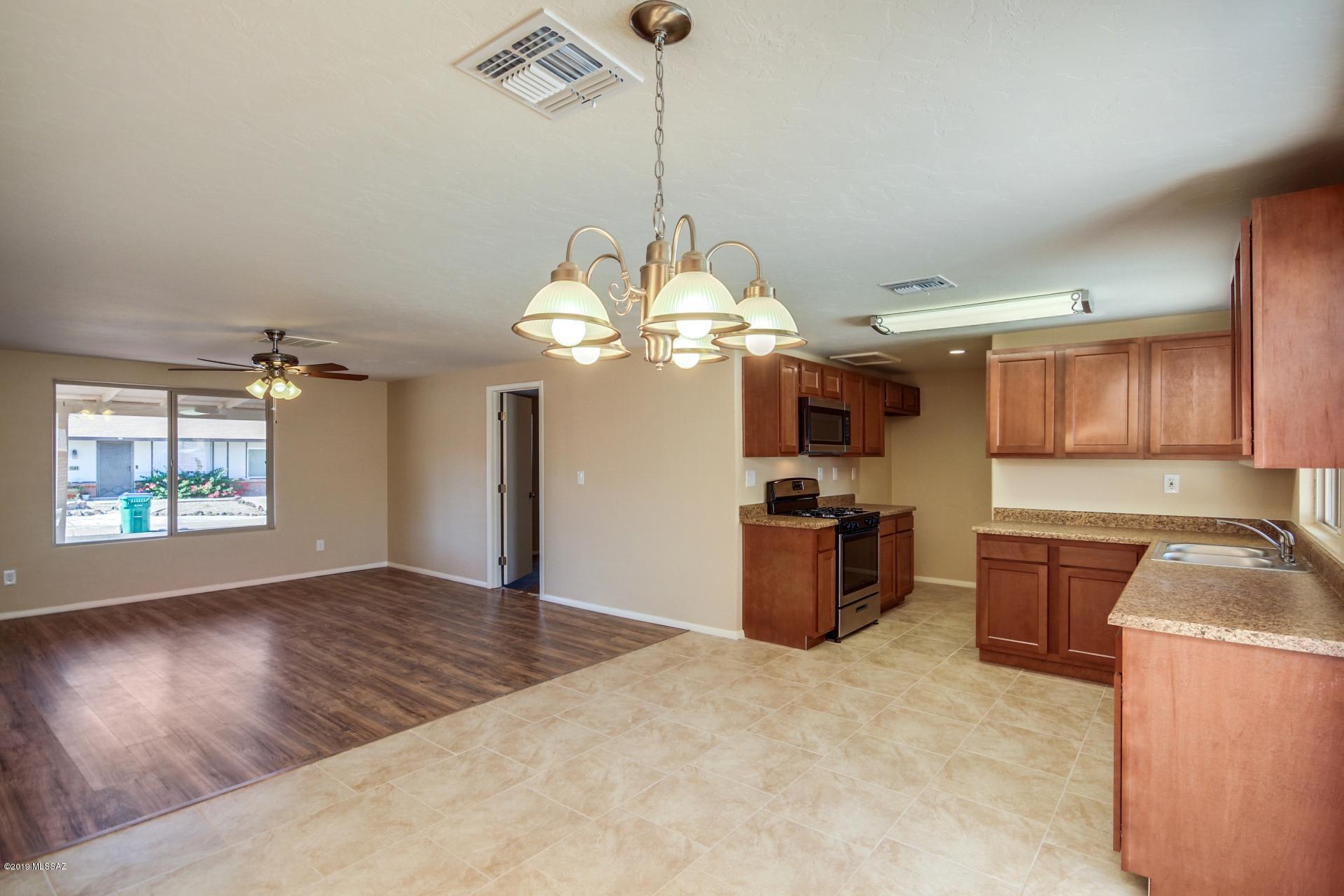 2561 W Vereda Verde