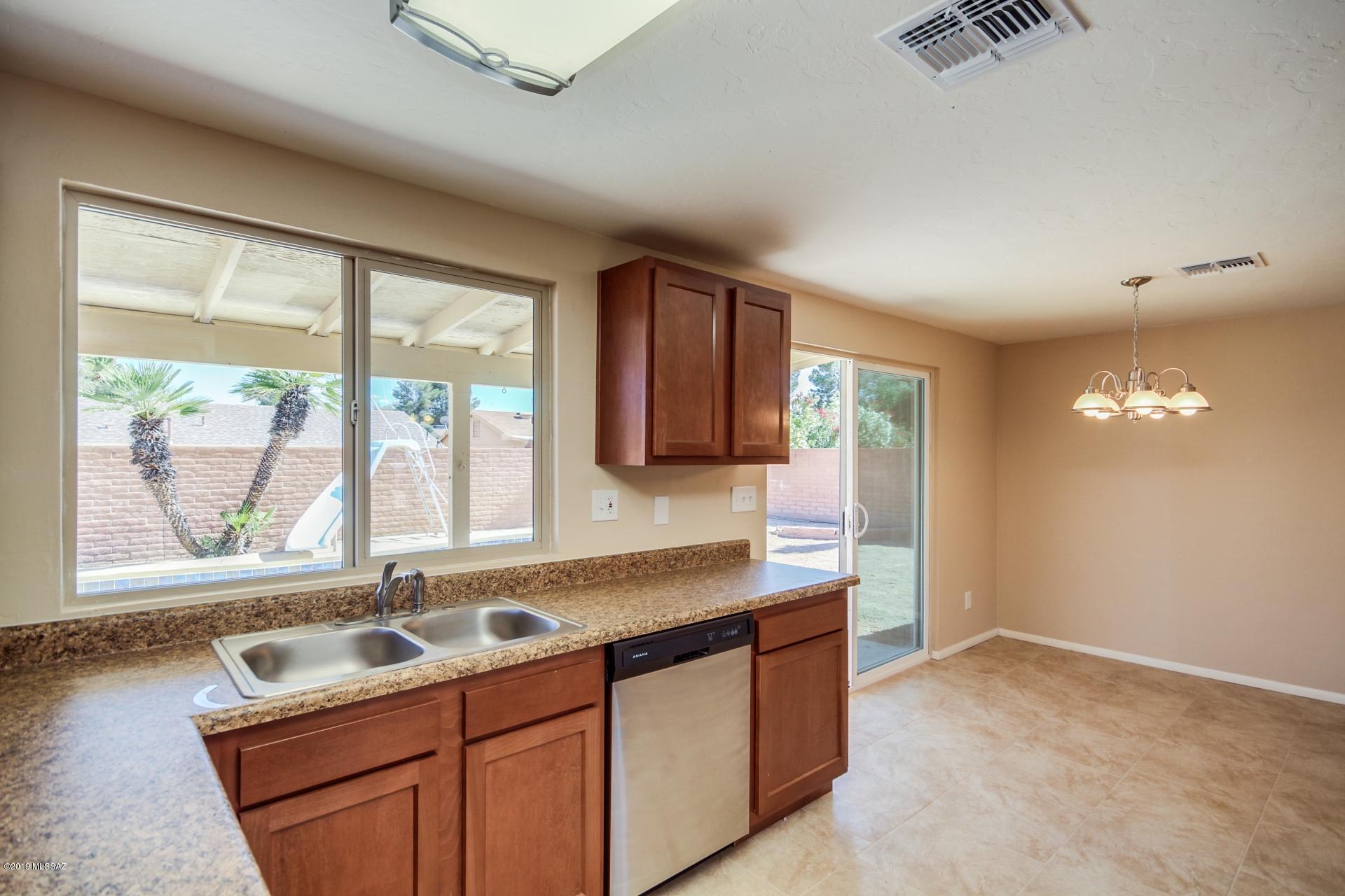 2561 W Vereda Verde