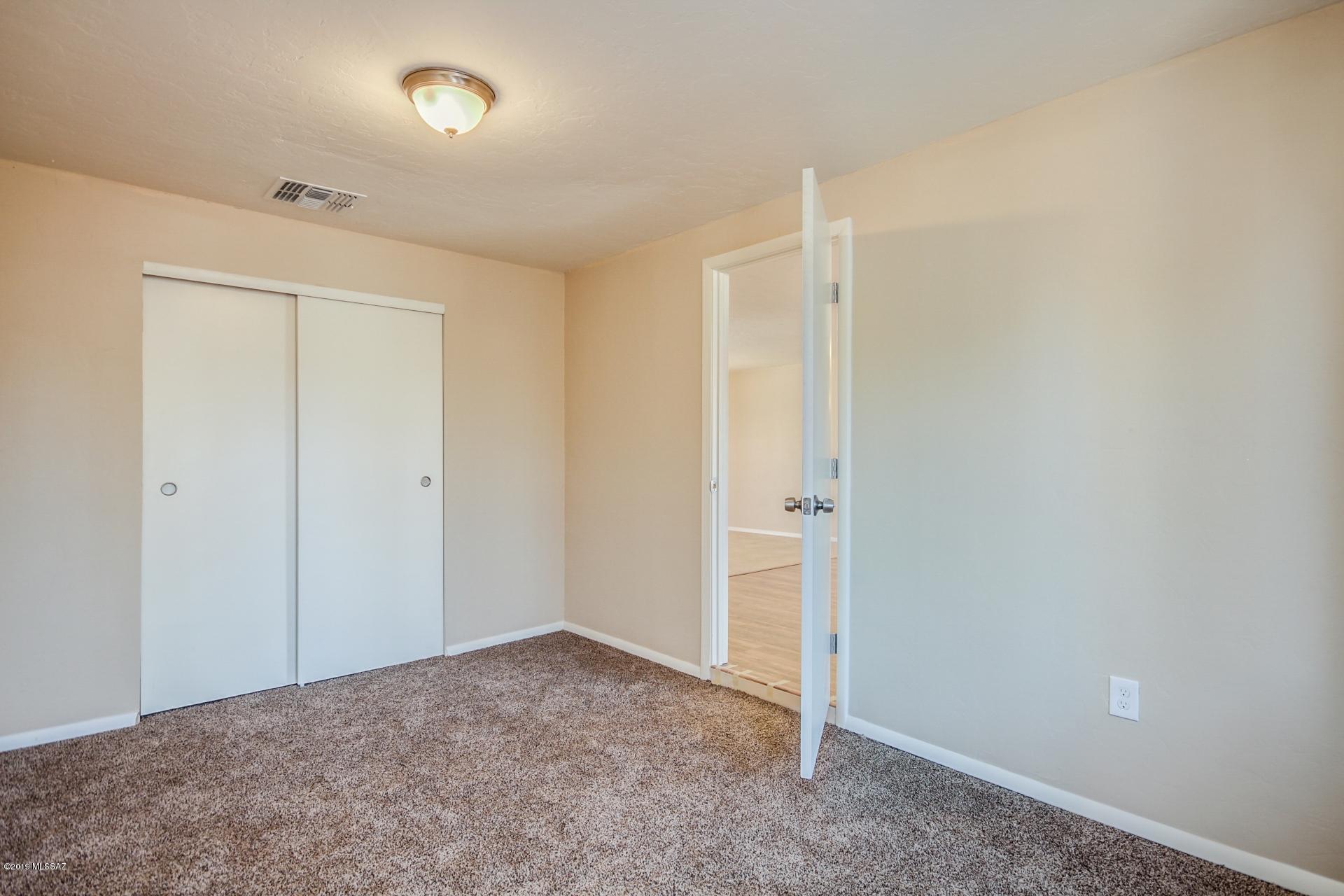 2561 W Vereda Verde