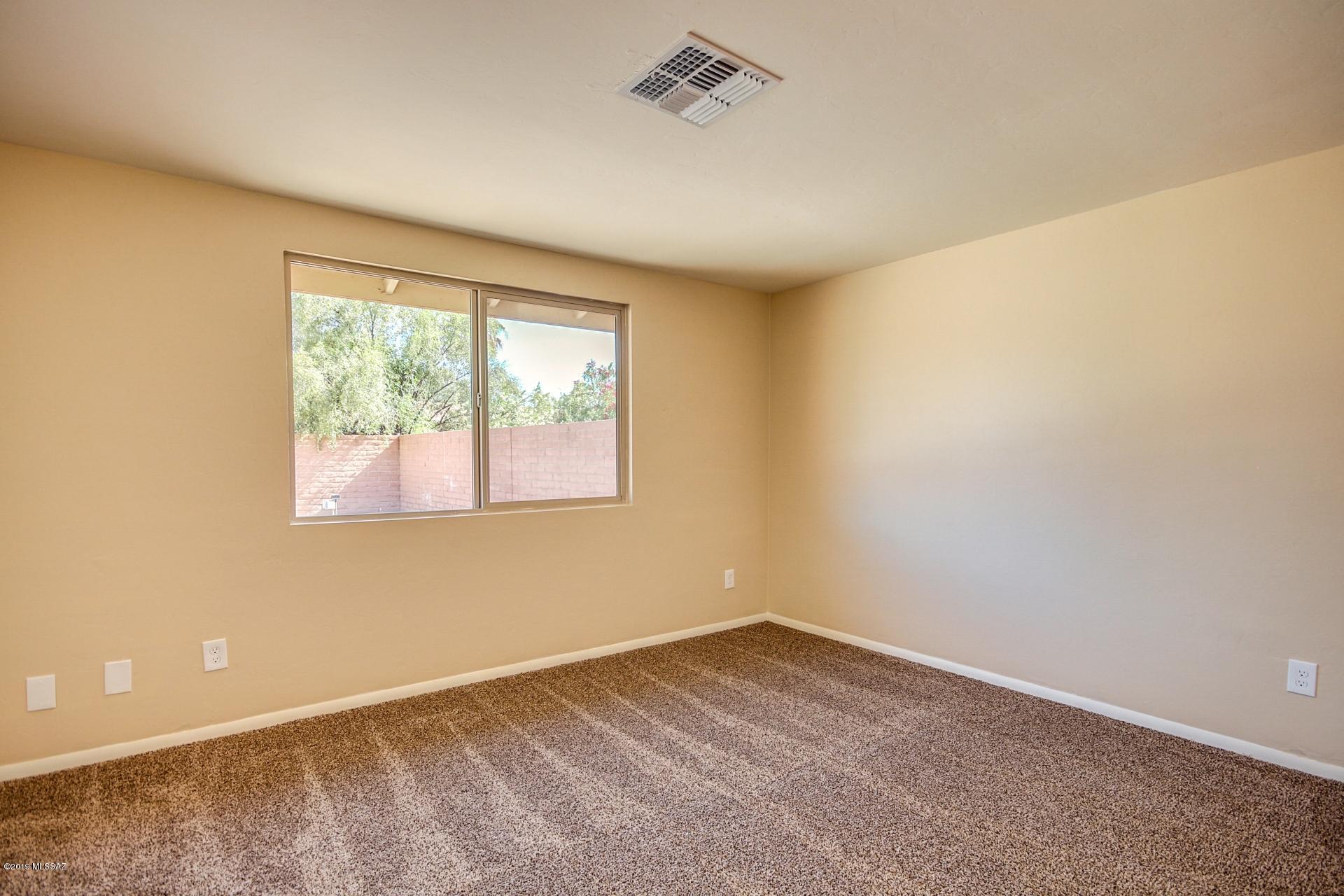 2561 W Vereda Verde