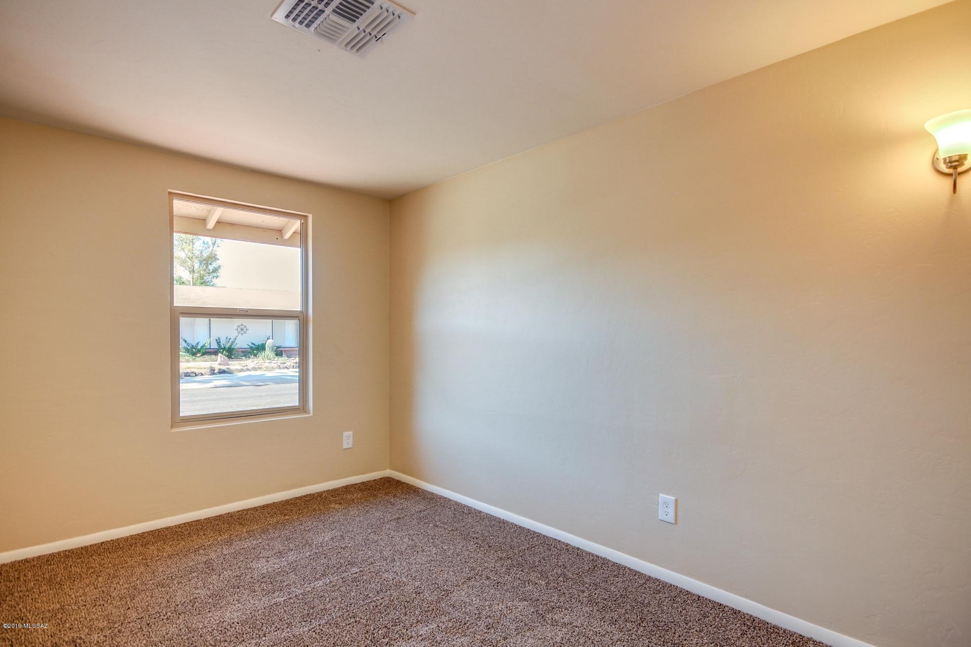 2561 W Vereda Verde