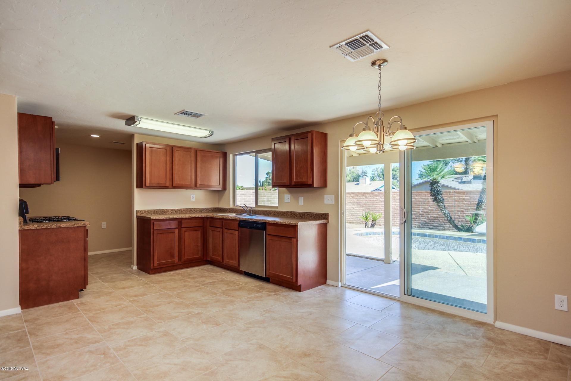 2561 W Vereda Verde