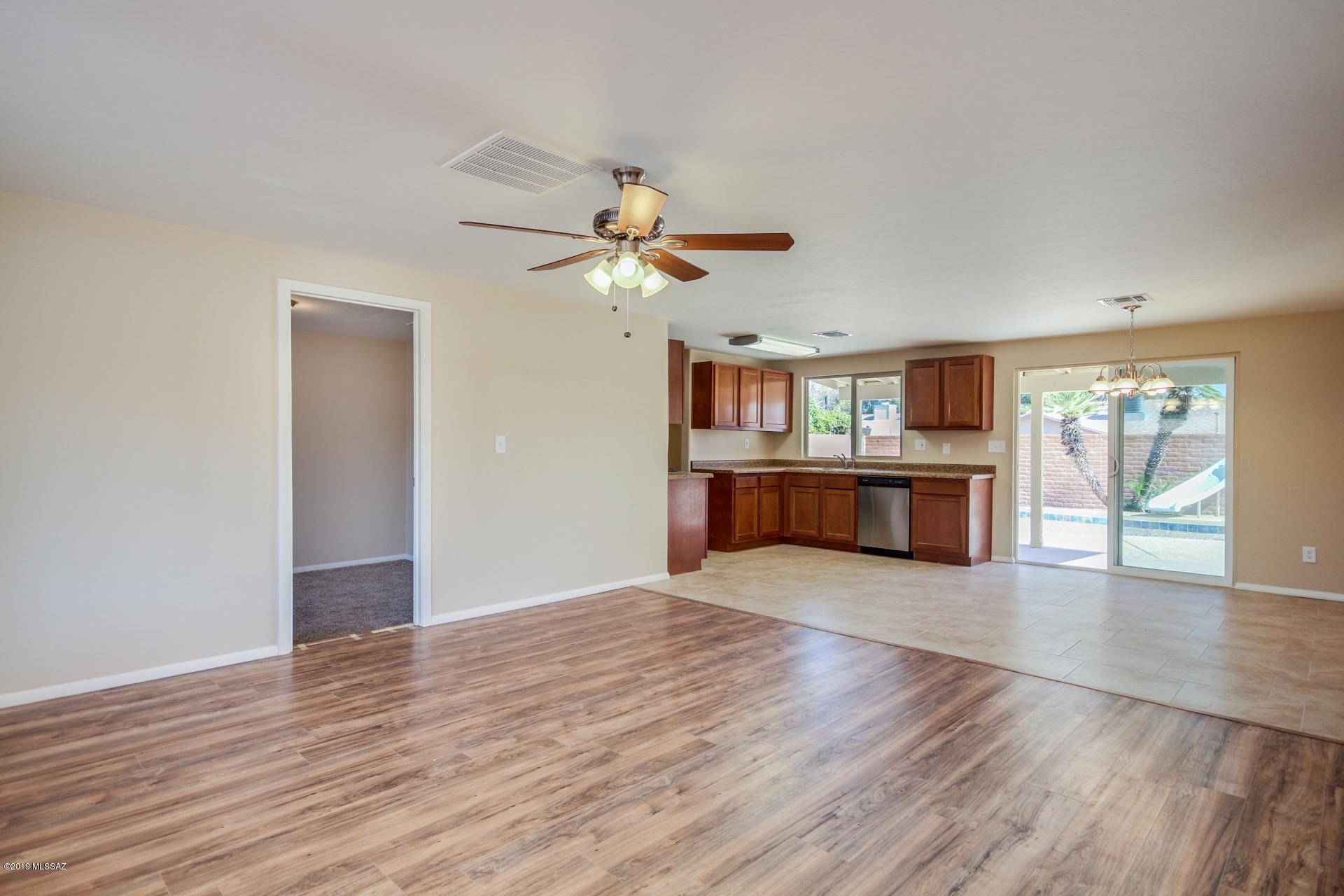 2561 W Vereda Verde