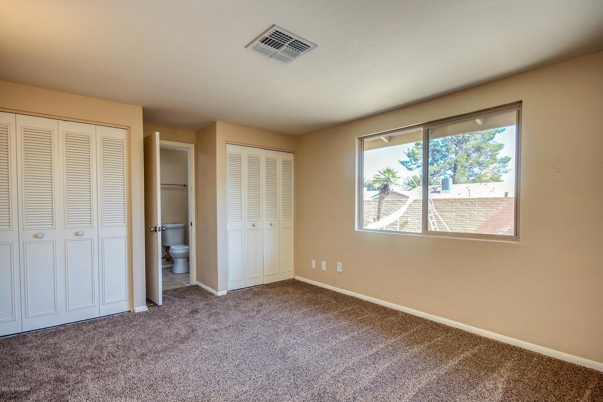 2561 W Vereda Verde