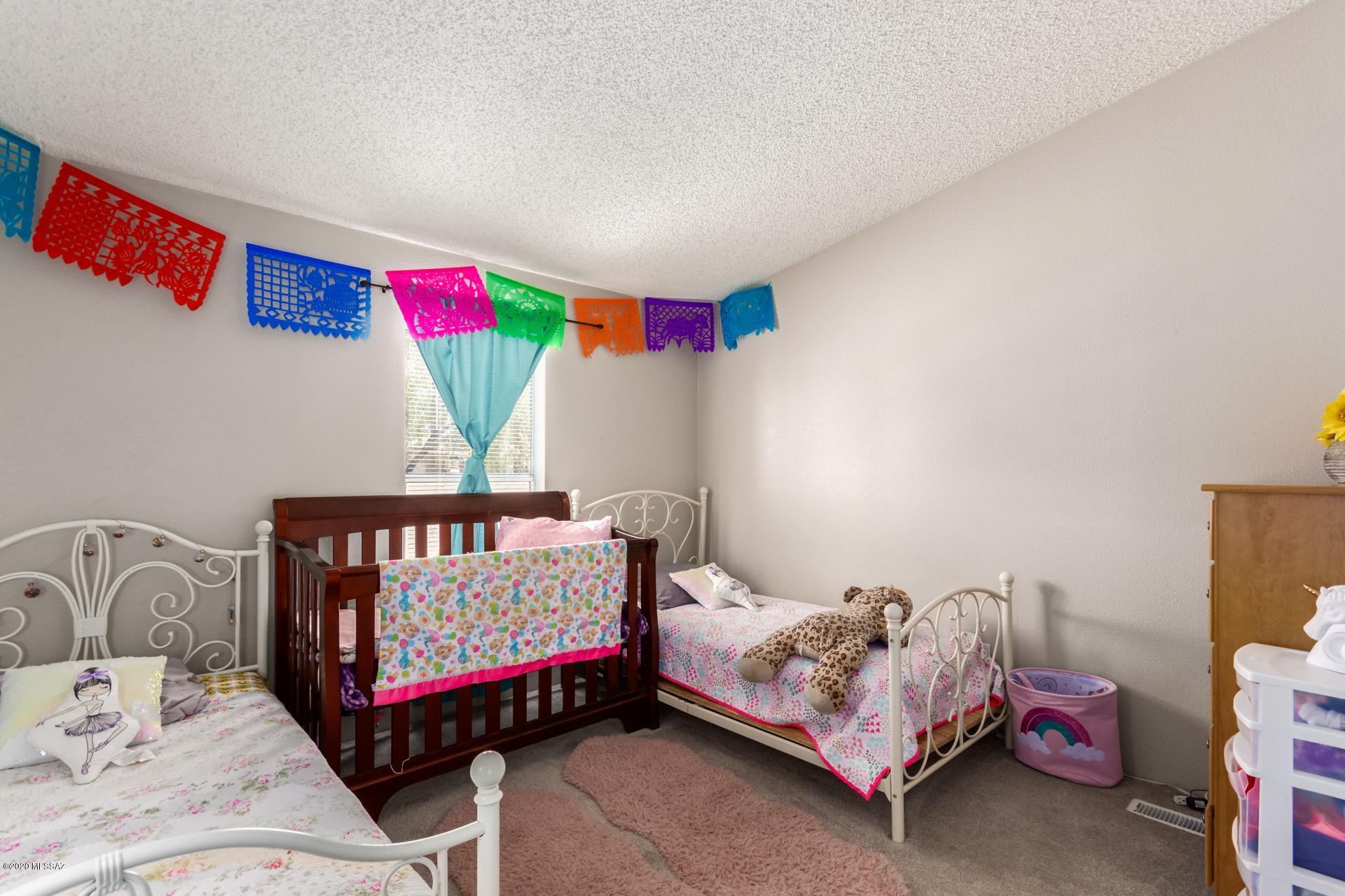 2752 W Roadrunner Road