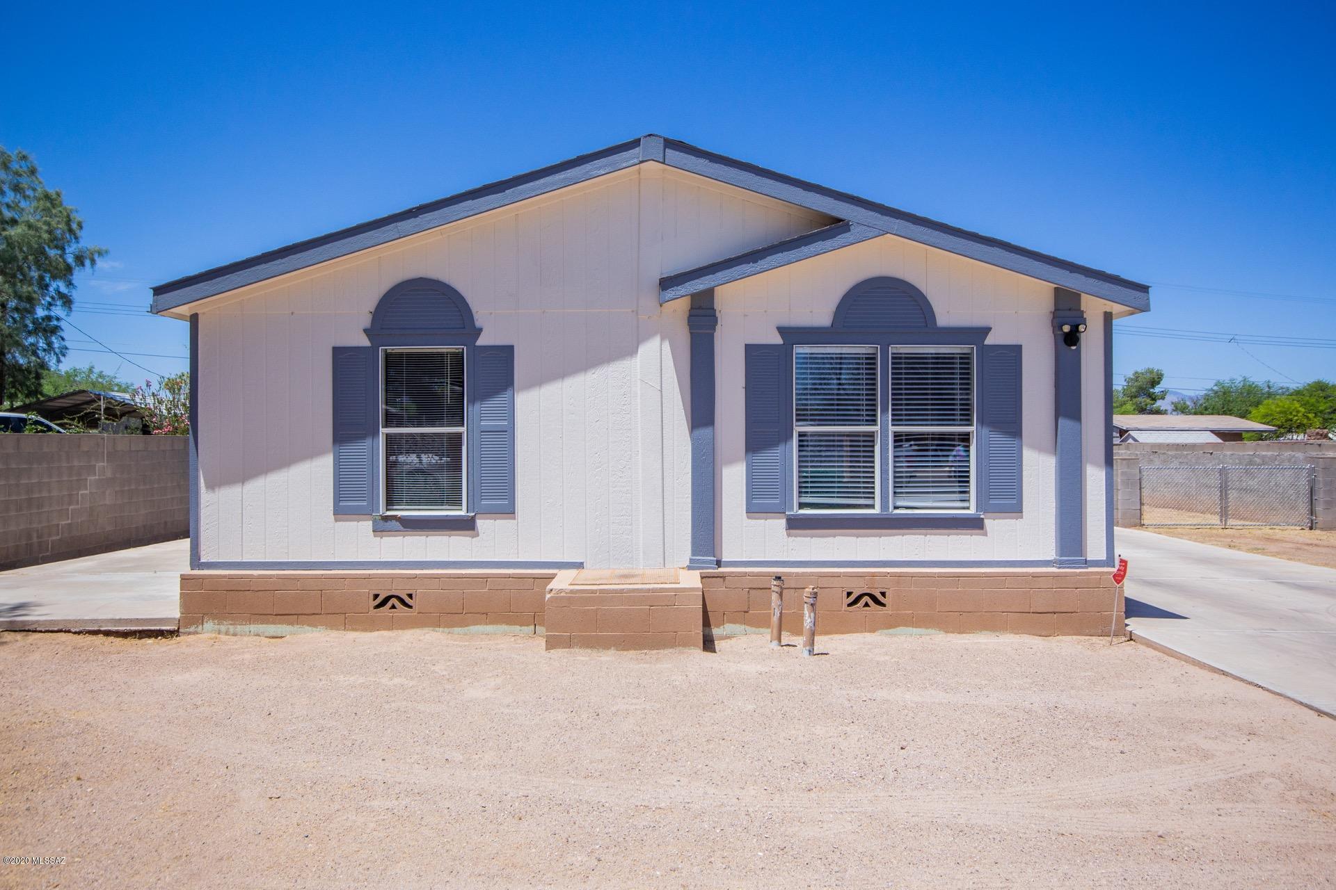 2752 W Roadrunner Road